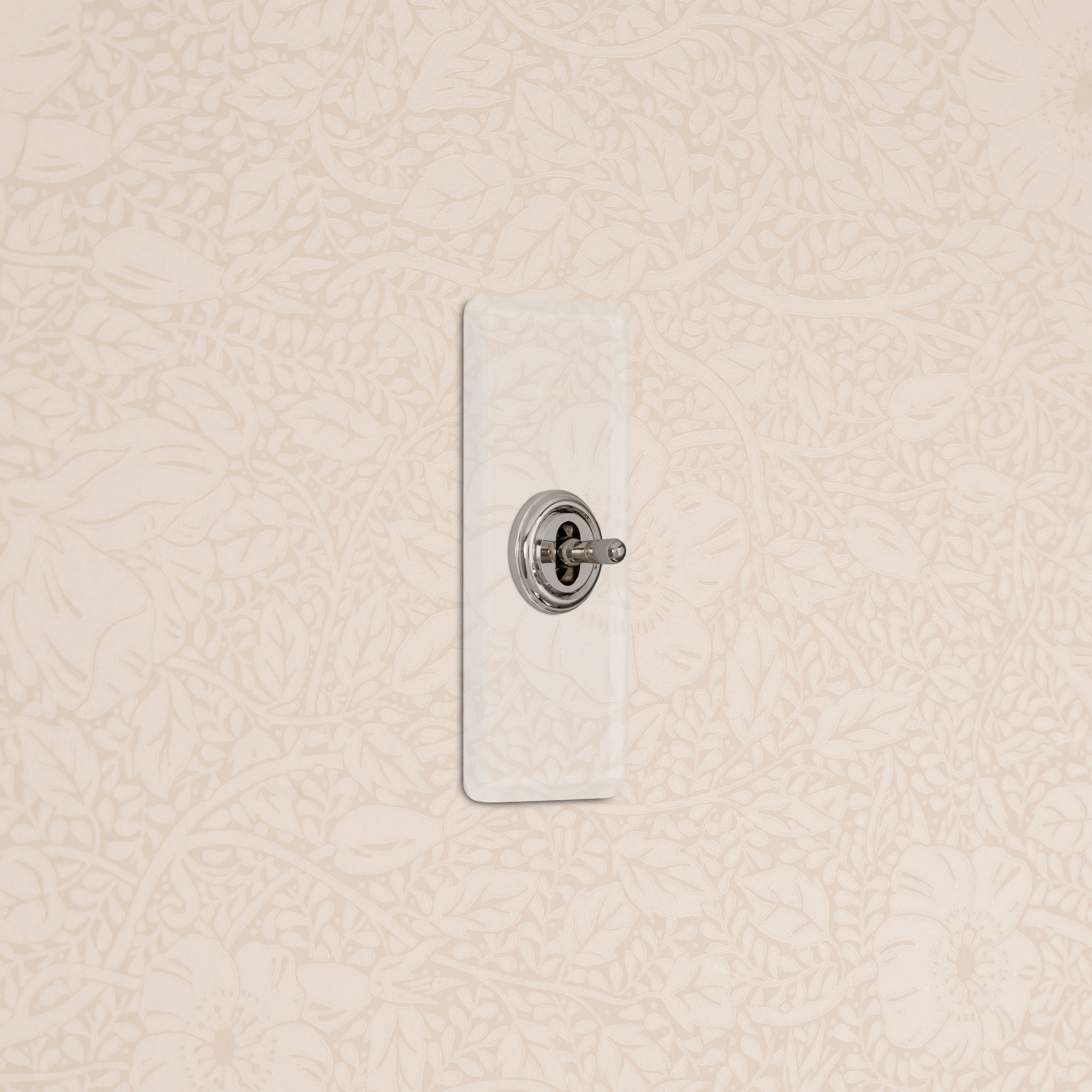 1G Architrave Centre Retractive Toggle Switch - Clear Polished Nickel