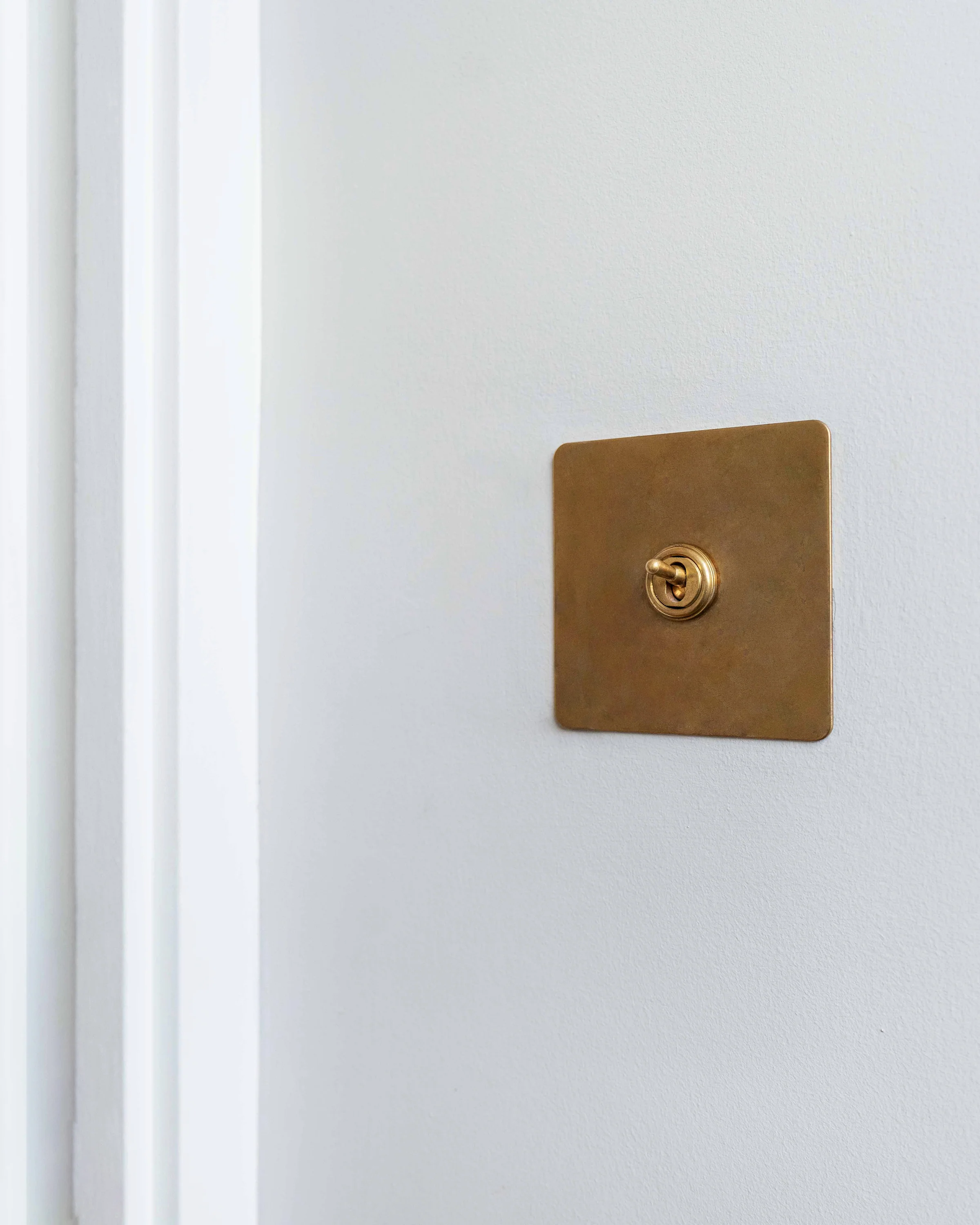 1G Two Way Toggle Switch - Antique Brass - Image 7