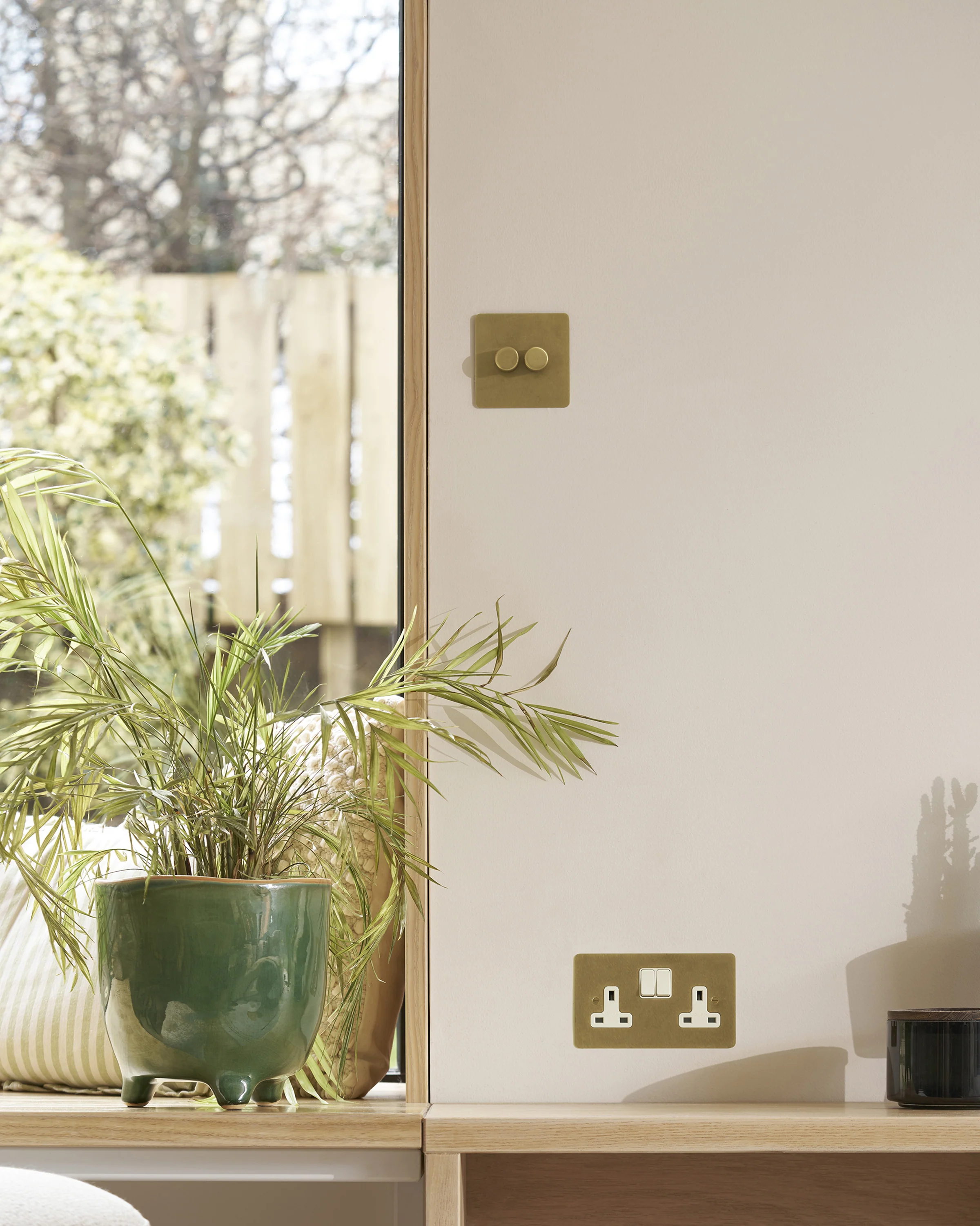 2G Two Way Dimmer Switch - Antique Brass - Image 3