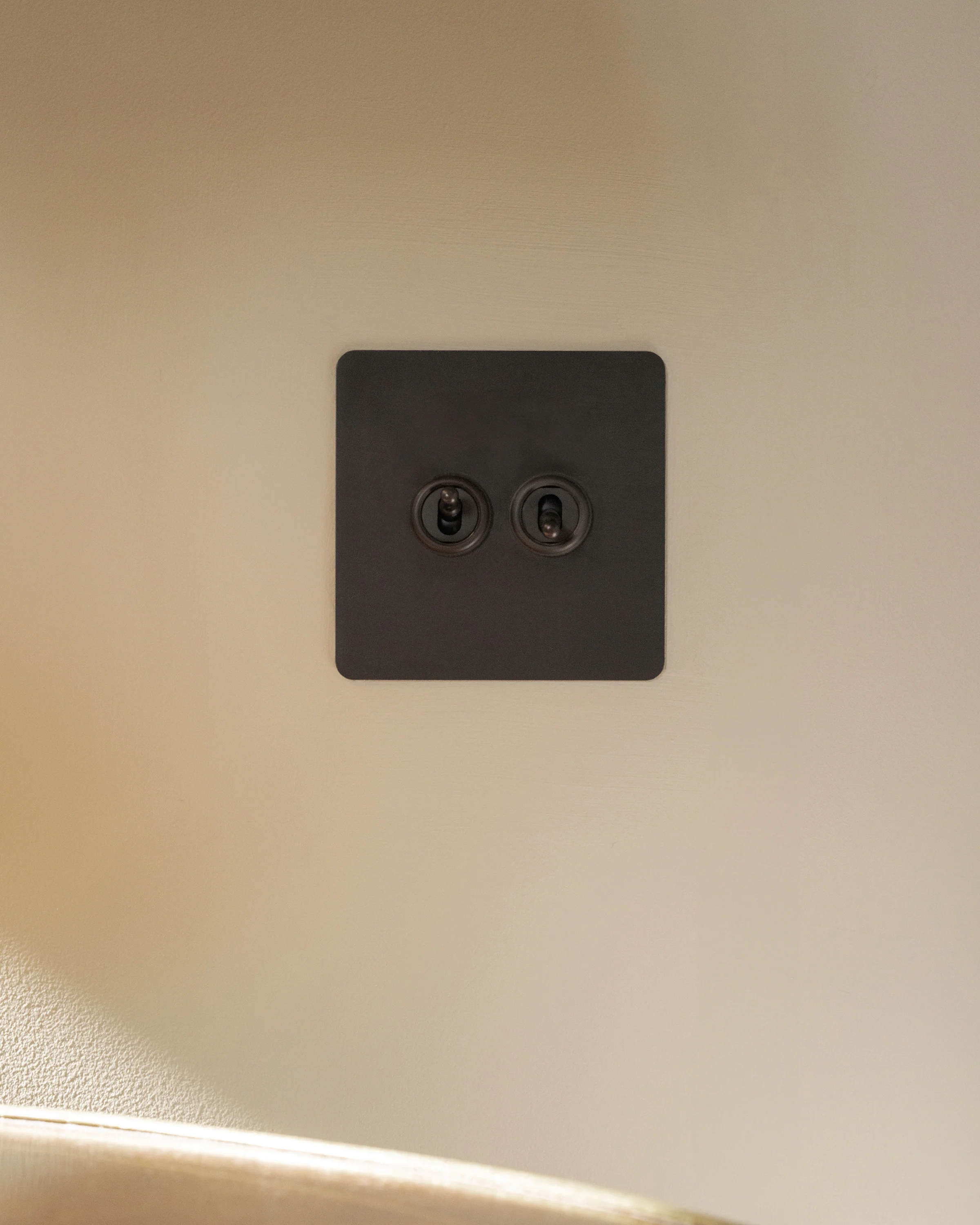 2G Two Way Toggle Switch - Bronze - Image 2