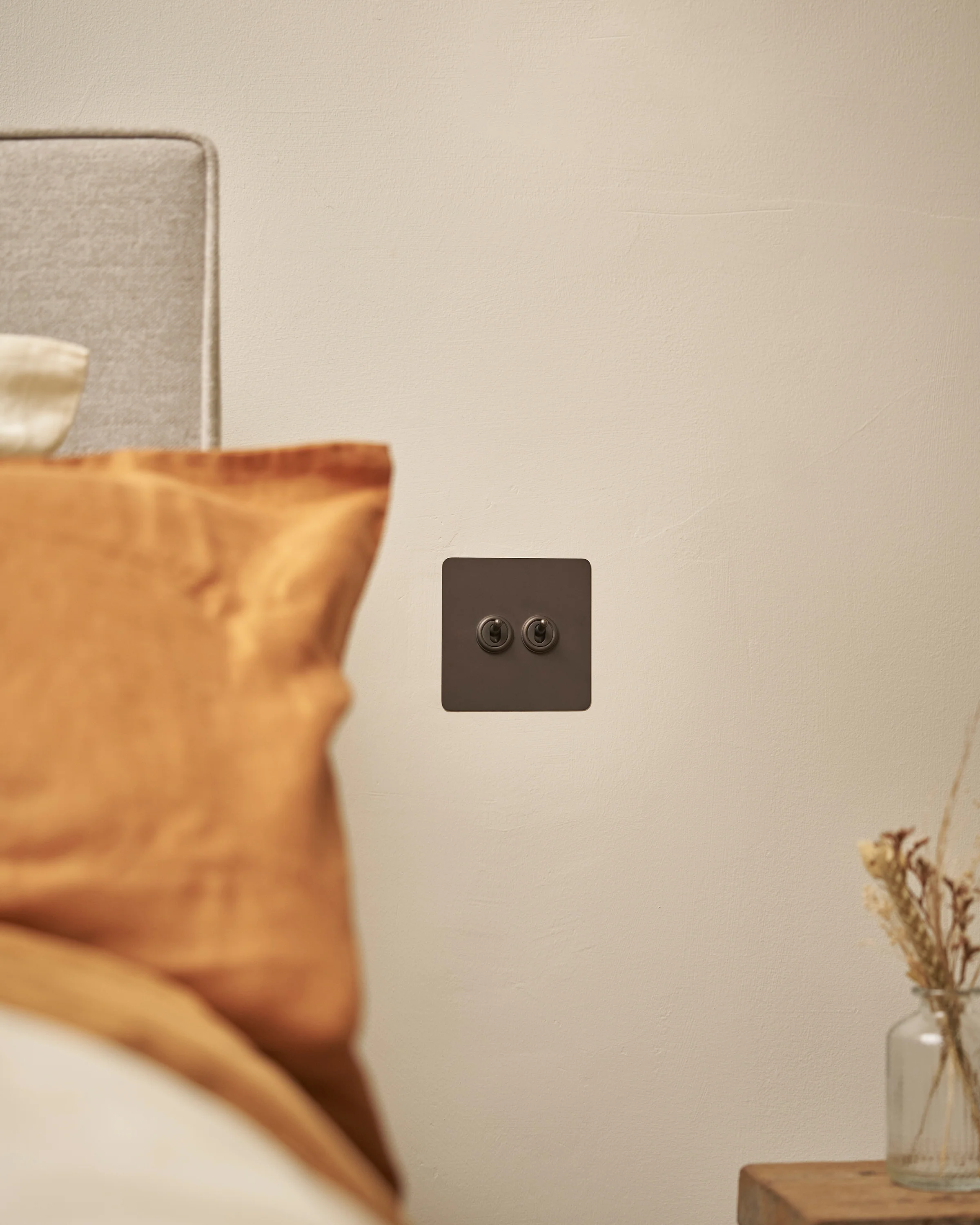 2G Two Way Toggle Switch - Bronze - Image 5