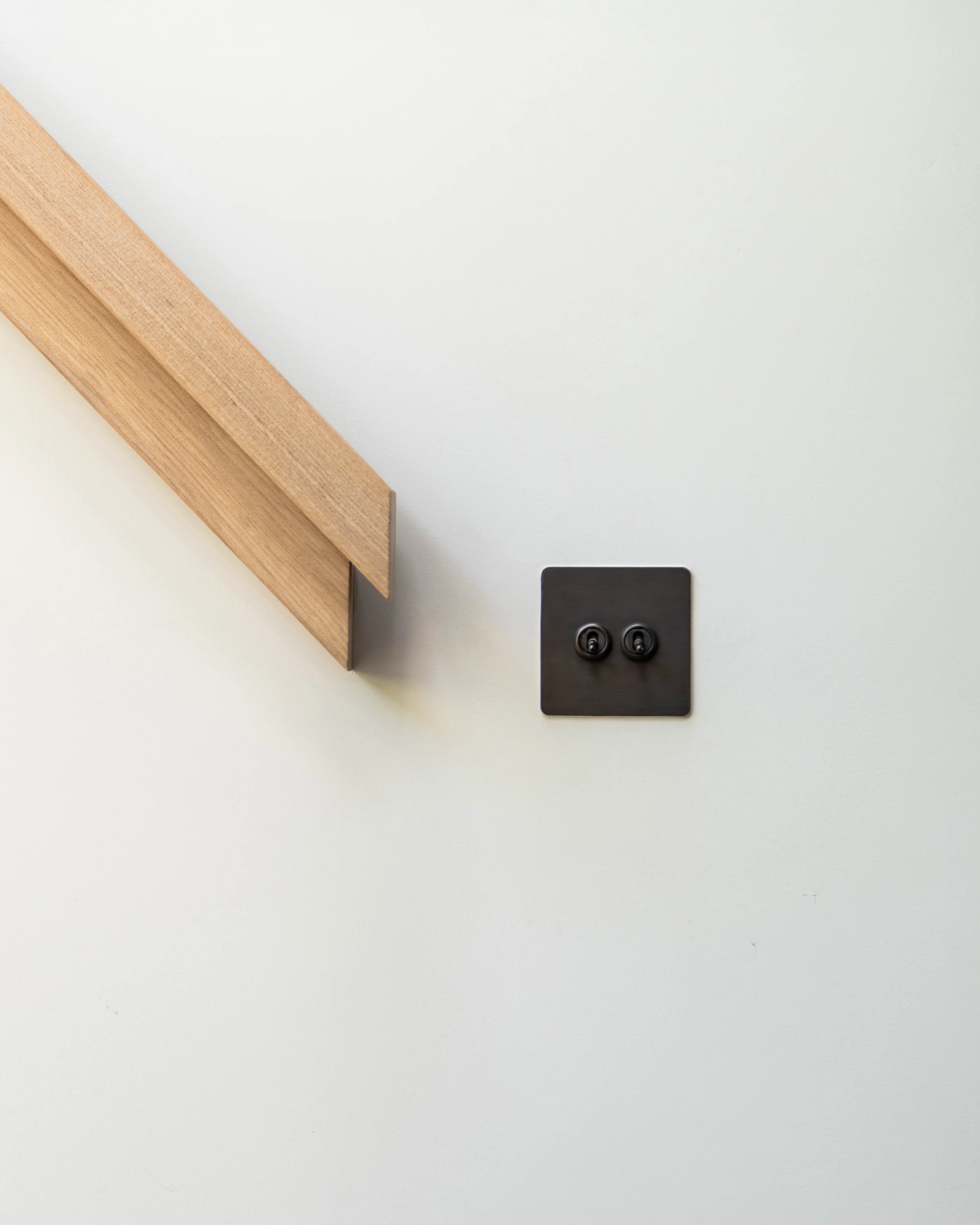 2G Two Way Toggle Switch - Bronze - Image 8