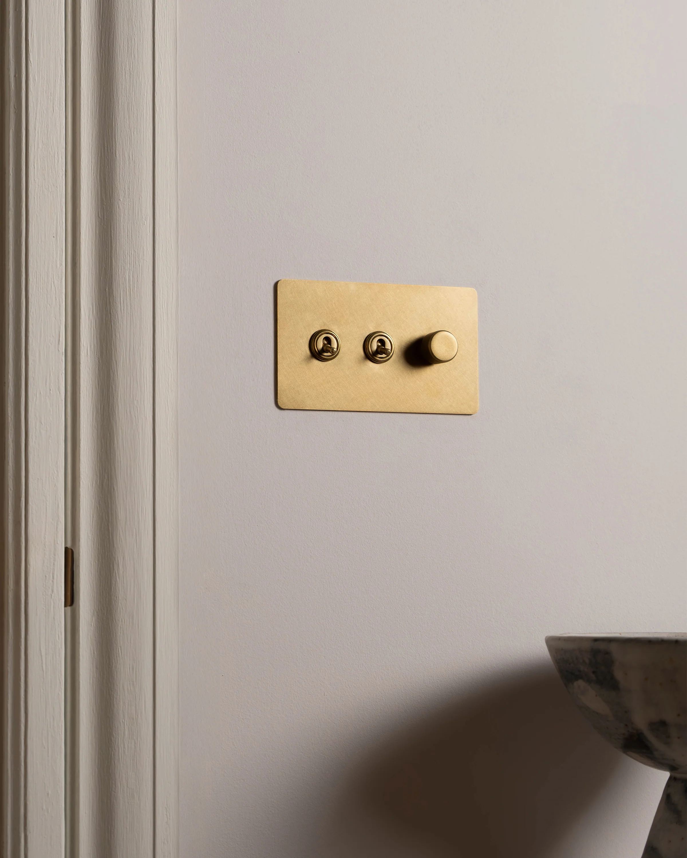 3G 2x Toggle Switch & Dimmer Switch - Antique Brass - Image 3