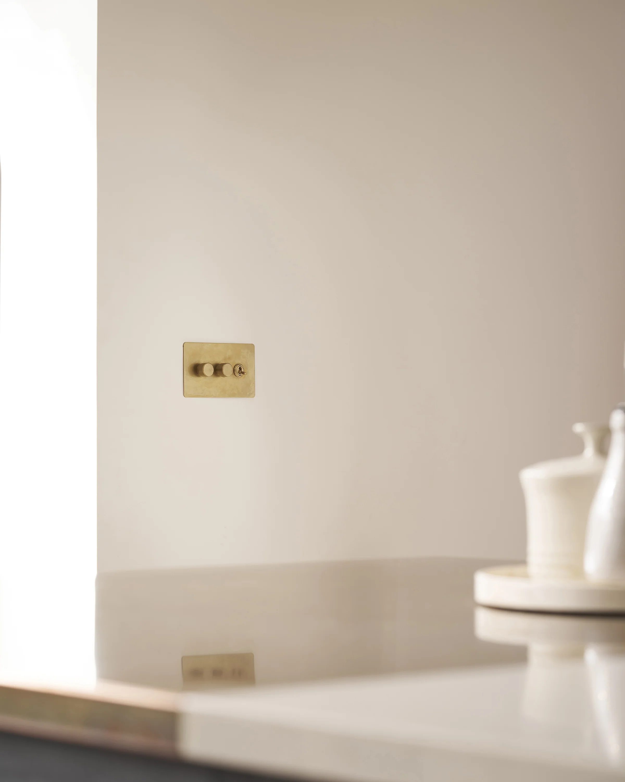 3G 2x Toggle Switch & Dimmer Switch - Antique Brass - Image 4