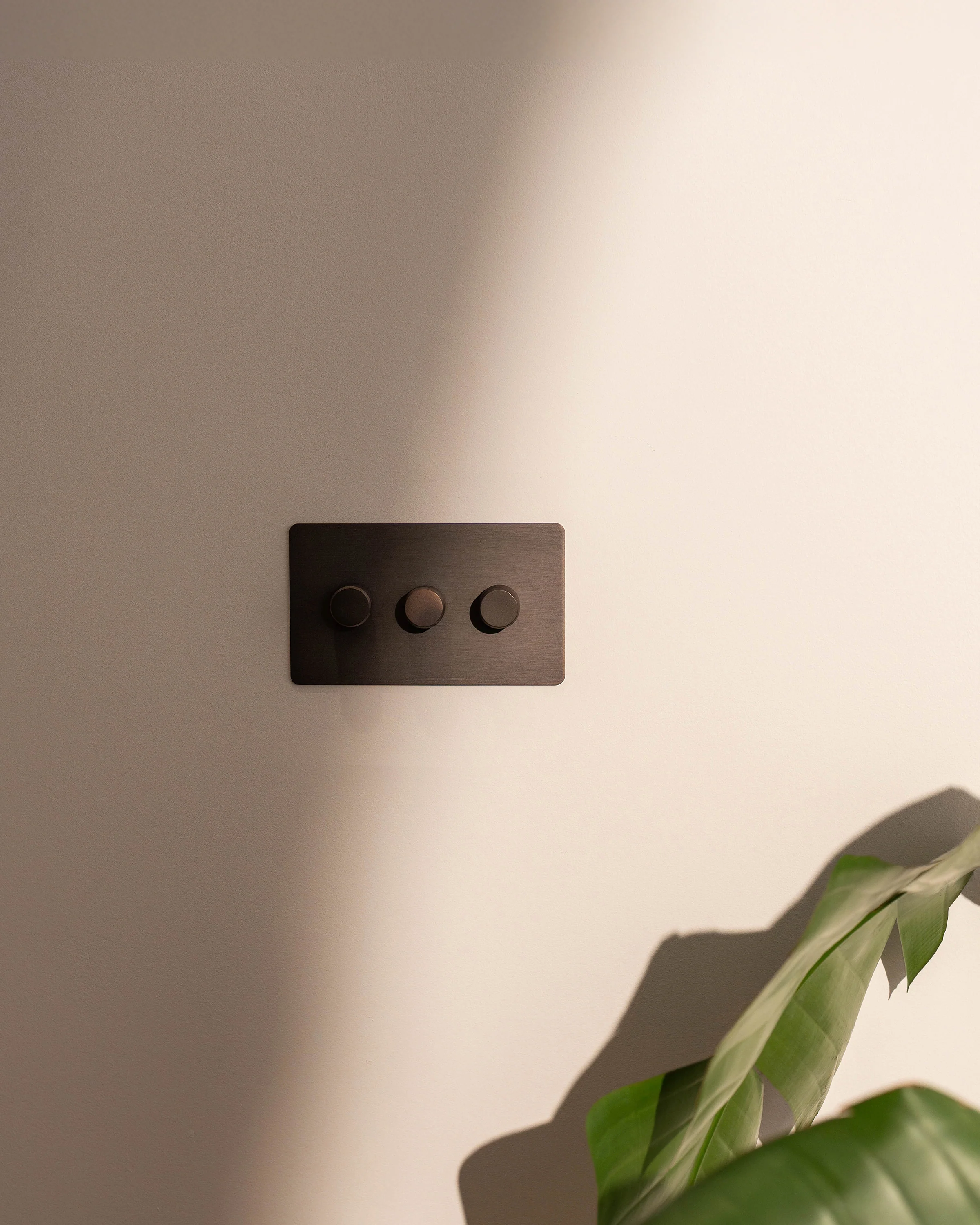 3G Two Way Dimmer Switch - Bronze - Image 5