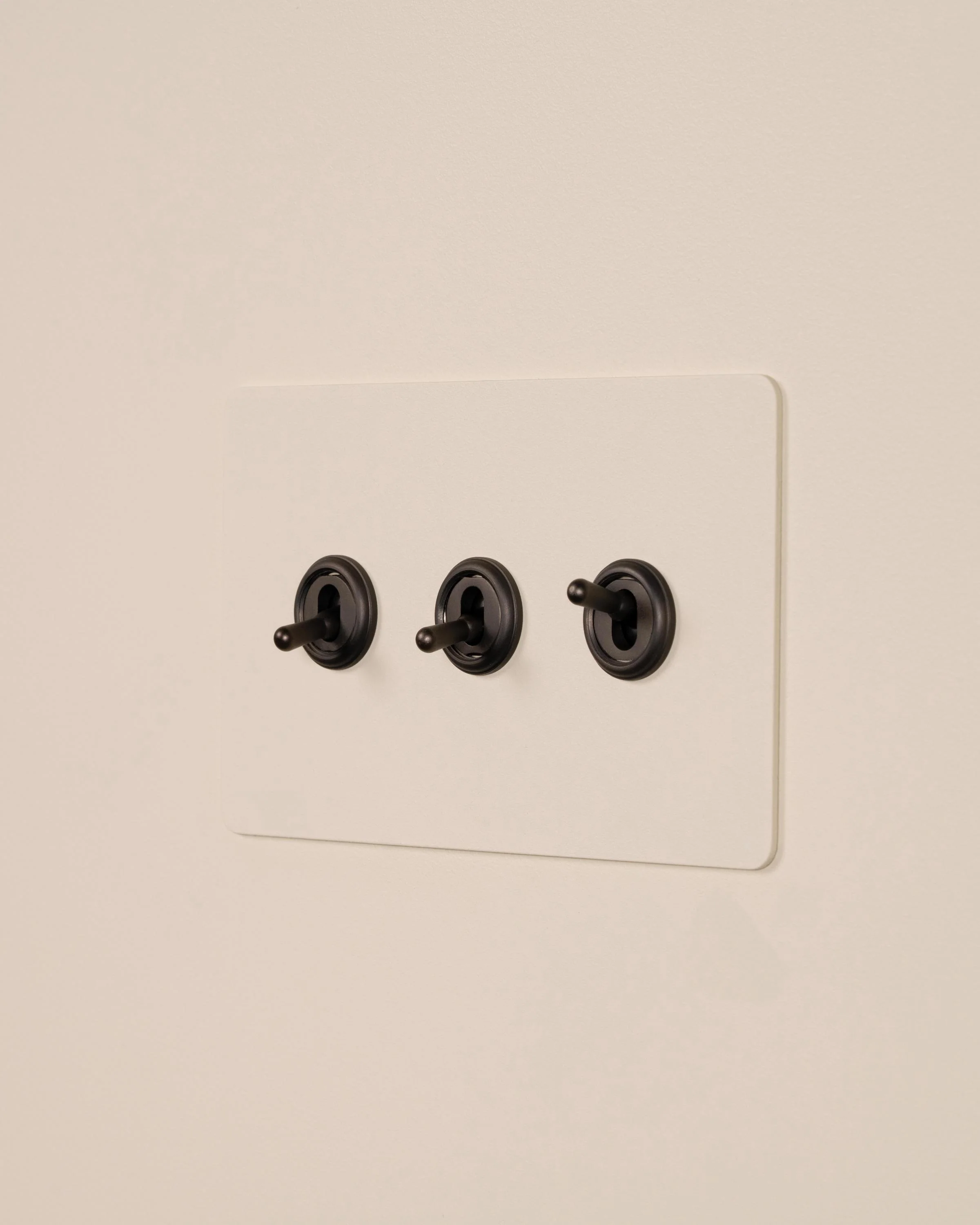 3G Two Way Toggle Switch - Paintable Bronze - Image 4
