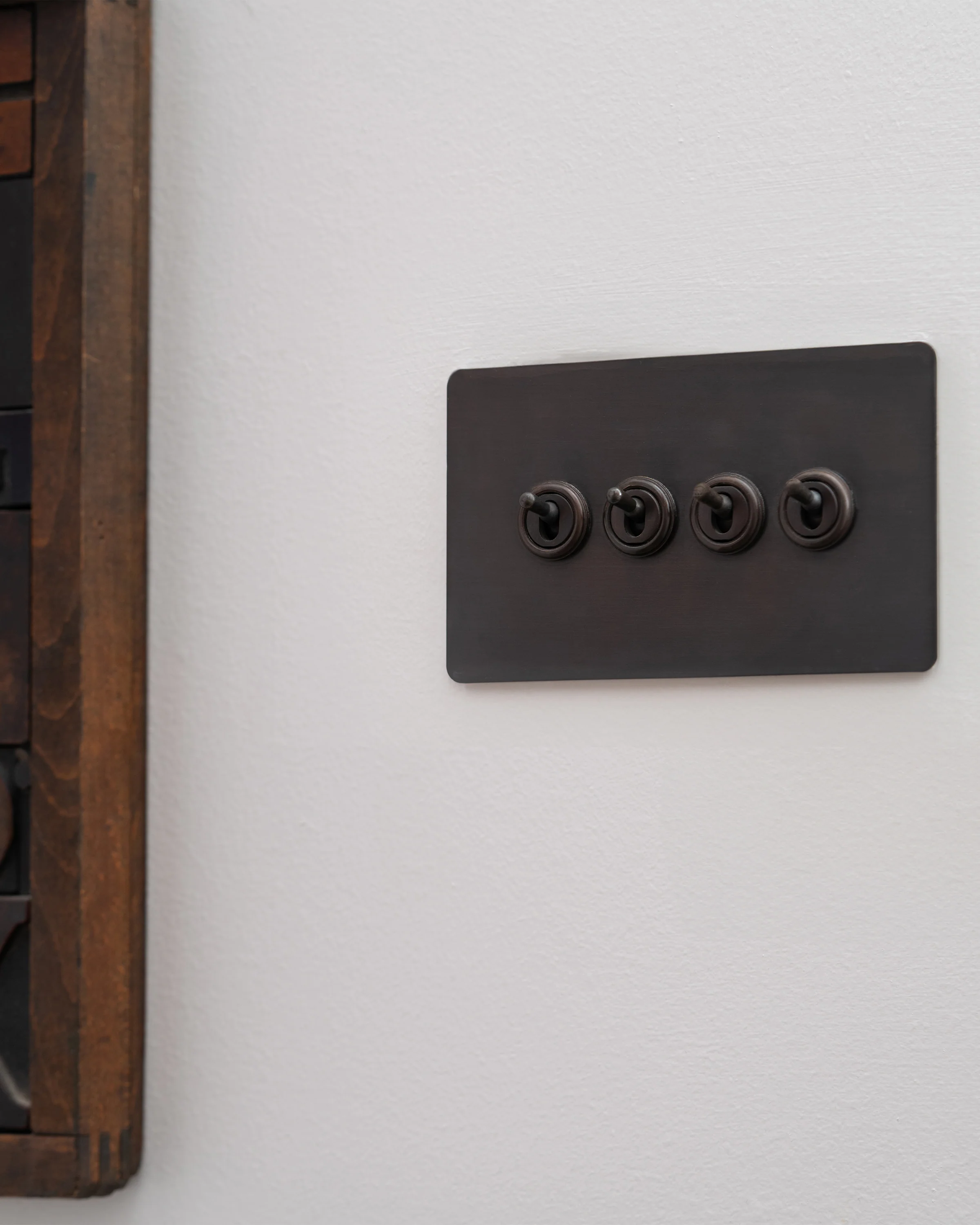4G Two Way Toggle Switch - Bronze - Image 3
