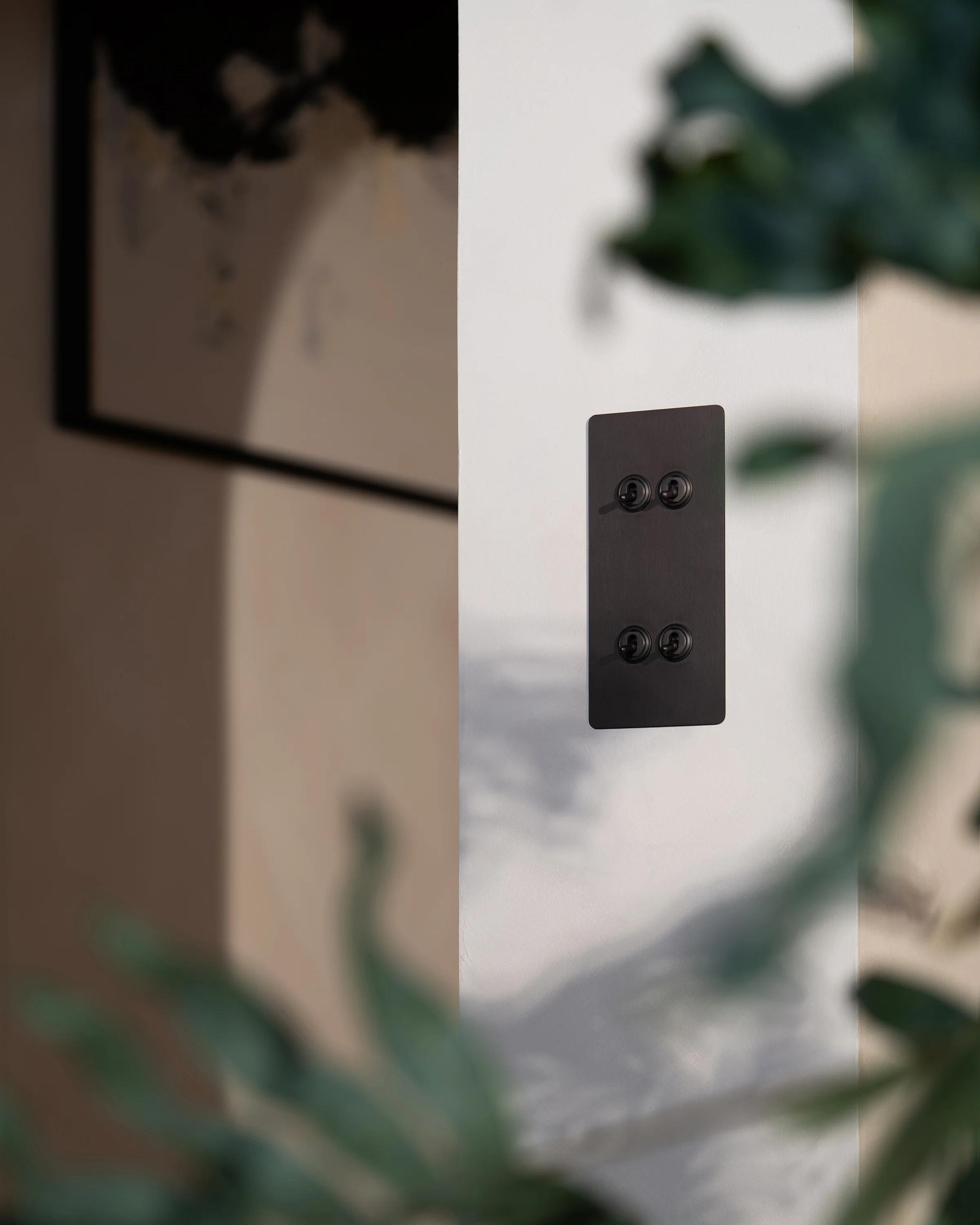 4G Vertical Two Way Toggle Switch - Bronze - Image 2