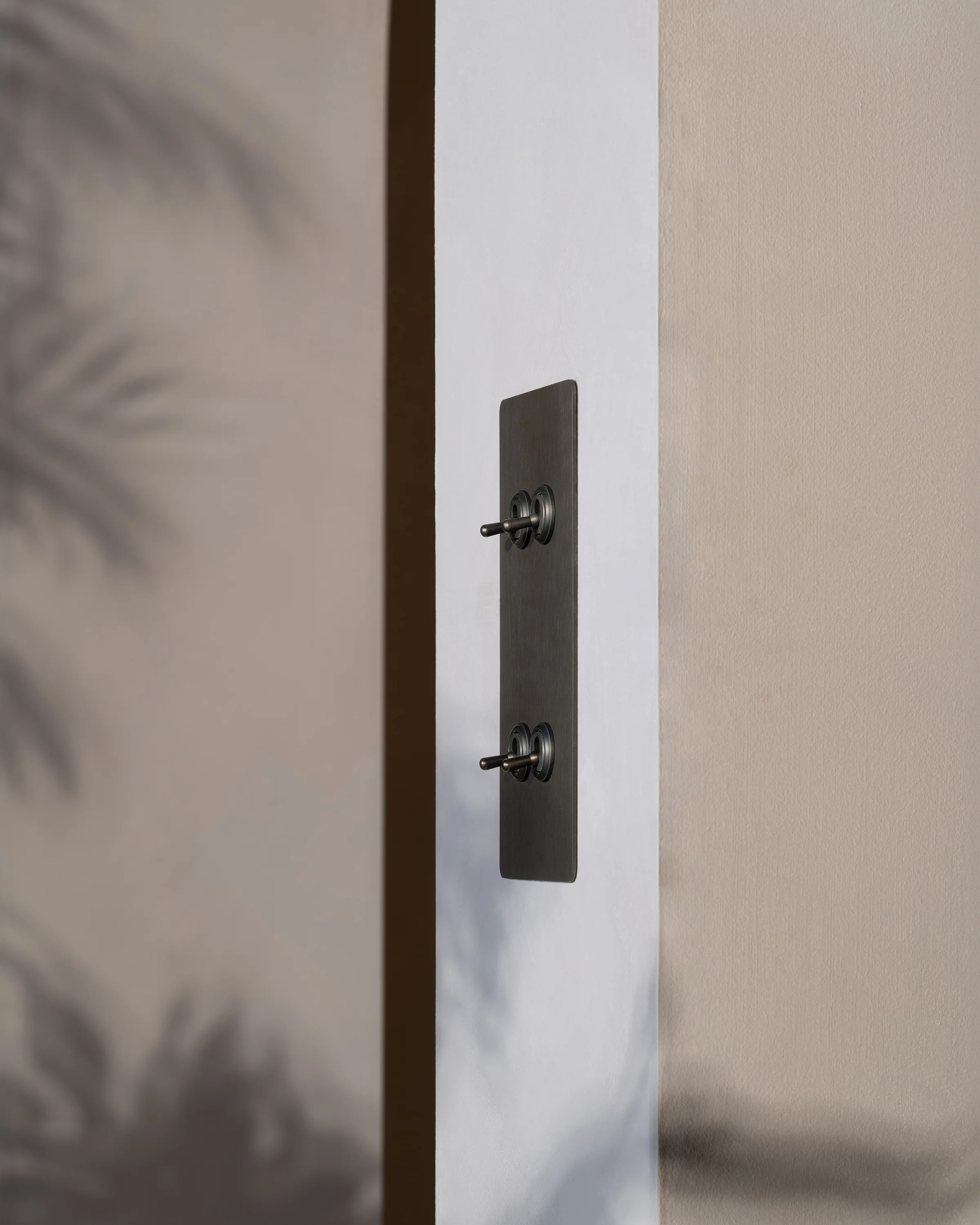 4G Vertical Two Way Toggle Switch - Bronze - Image 3