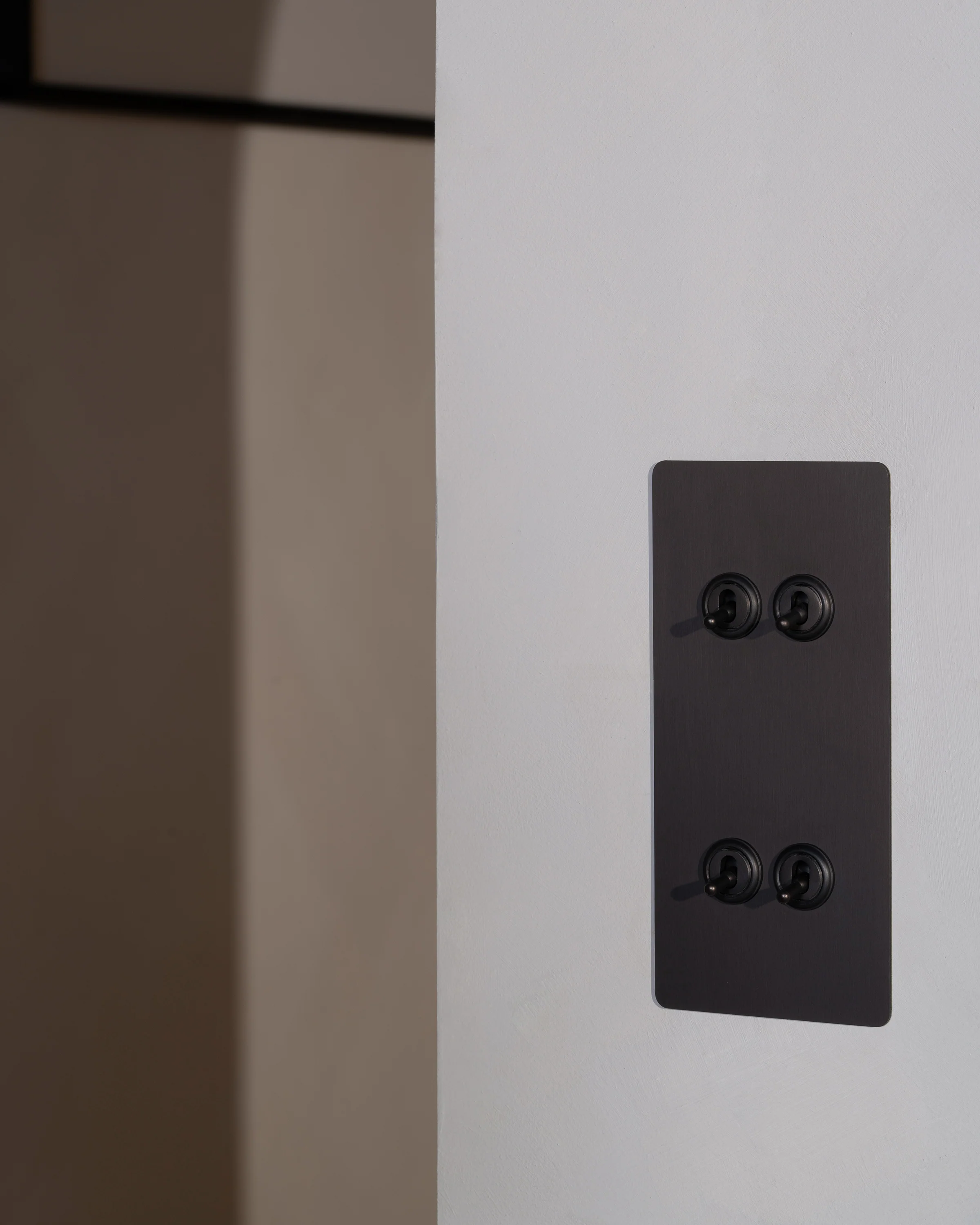 4G Vertical Two Way Toggle Switch - Bronze - Image 4