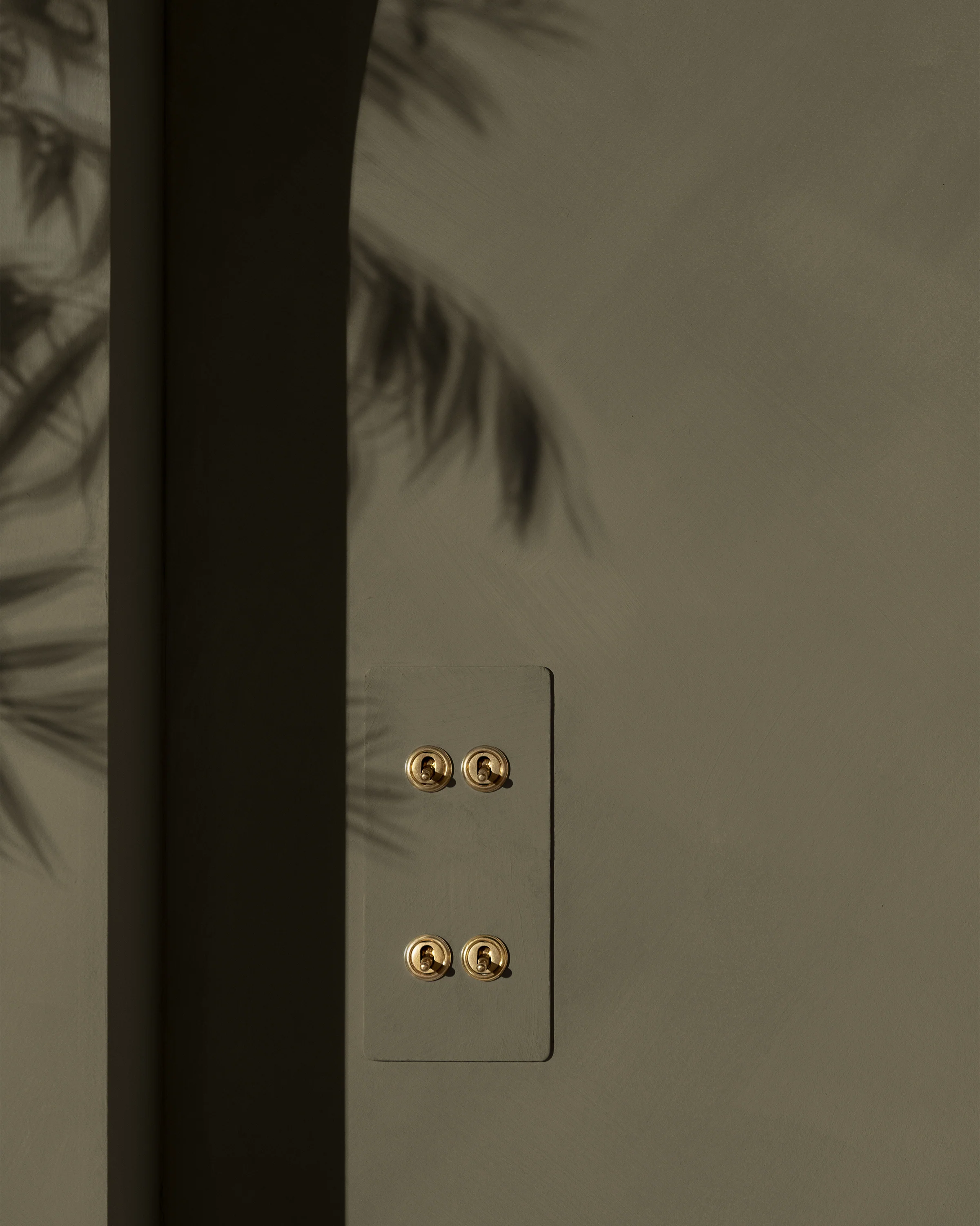 4G Vertical Two Way Toggle Switch - Paintable Antique Brass - Image 3