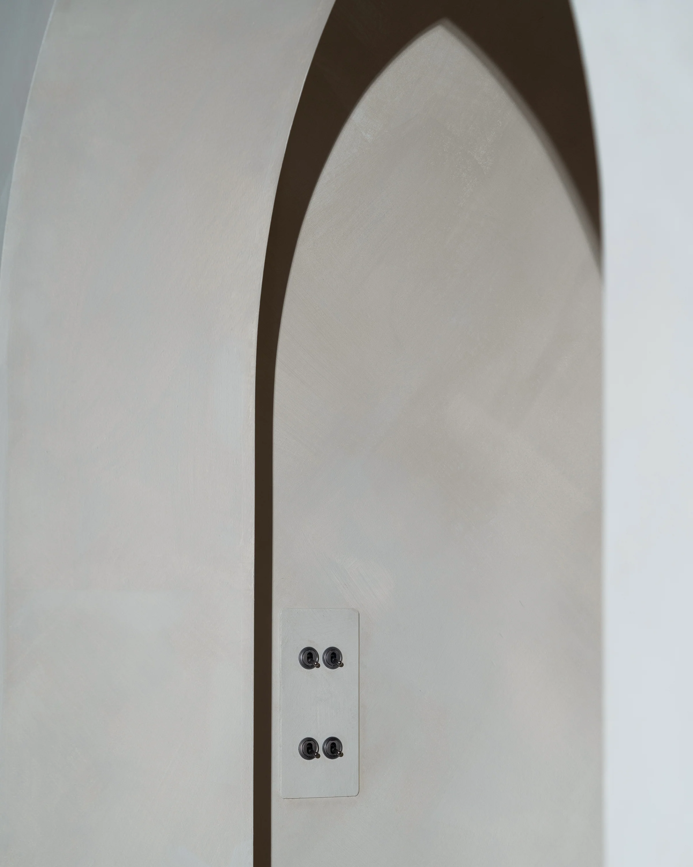 4G Vertical Two Way Toggle Switch - Paintable Bronze - Image 5