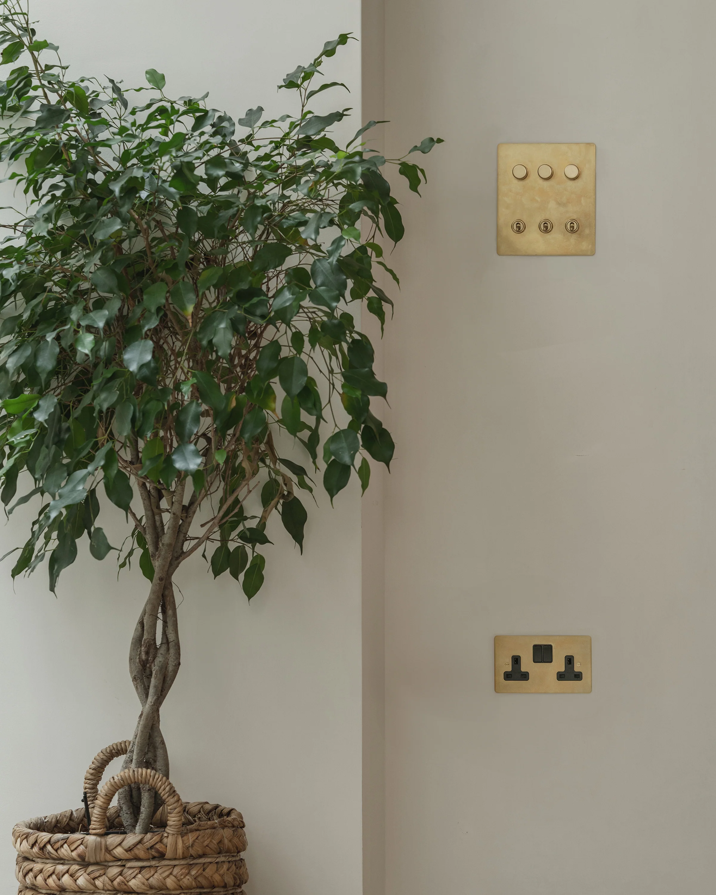 6G 3x Toggle Switch & 3x Dimmer Switch - Antique Brass - Image 3