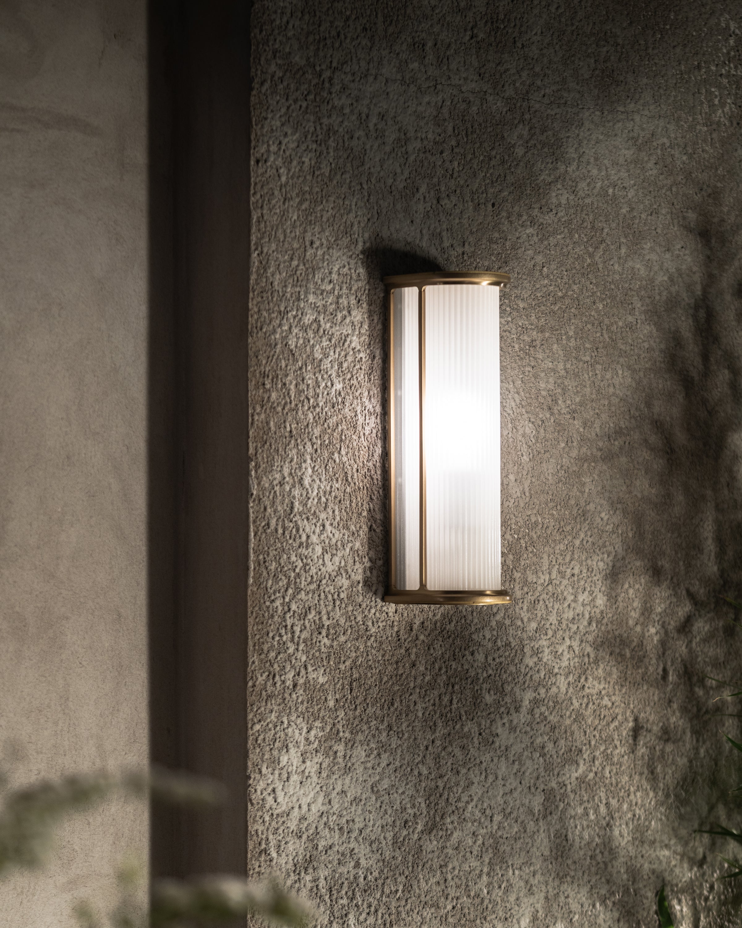 Bank Wall Light Fluted Glass – Antique Brass - Image 6