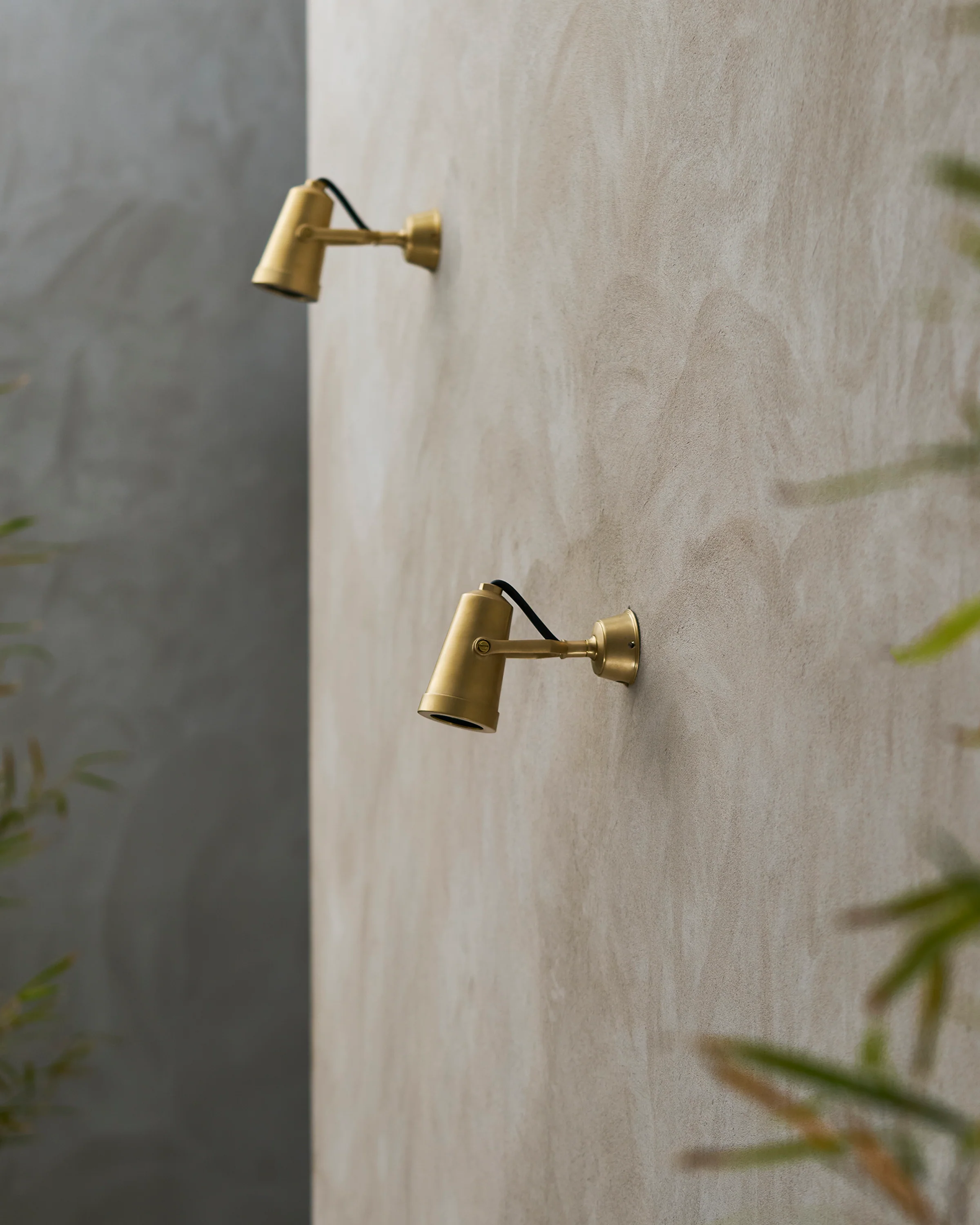 Cambridge Wall Spotlight – Antique Brass - Image 4