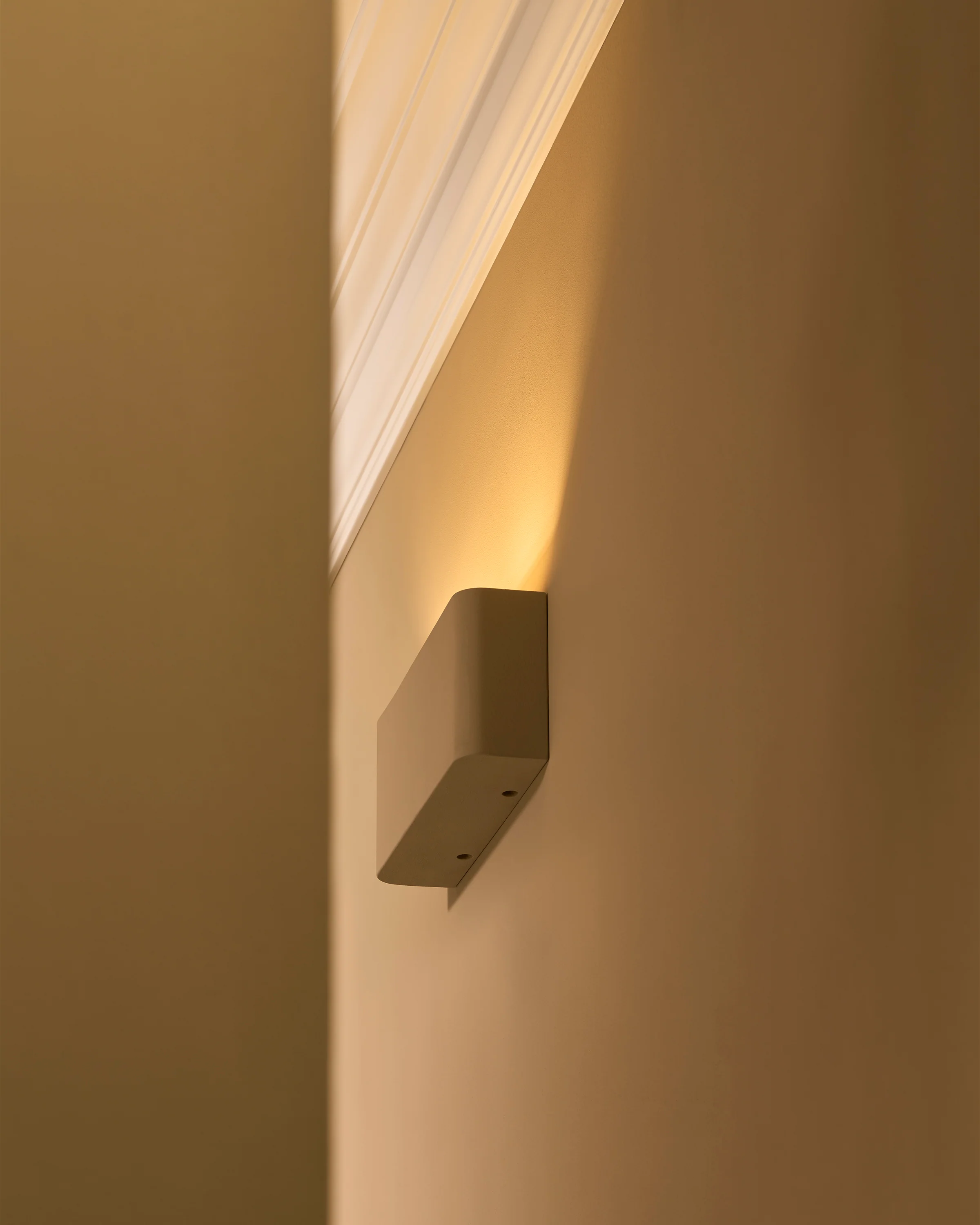 Camden Landscape Single Wall Light – Paintable - Image 6