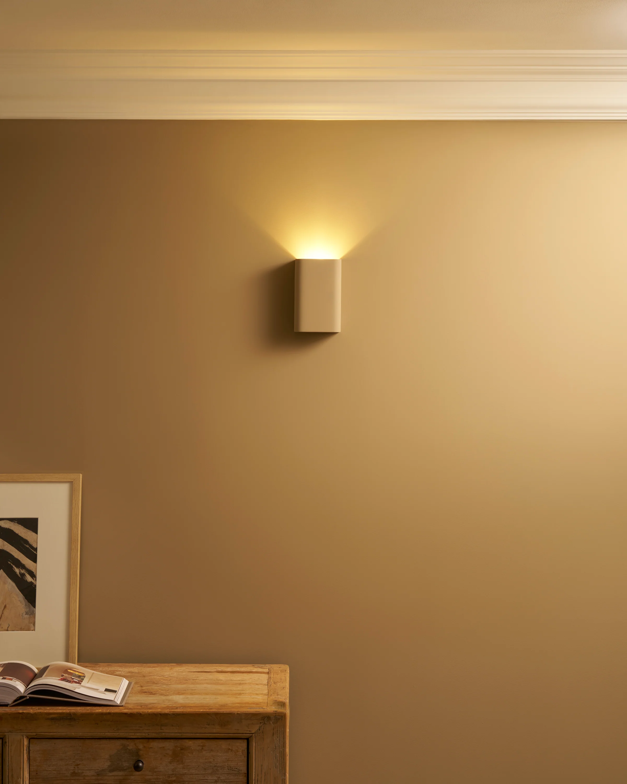 Camden Portrait Single Wall Light – Paintable - Image 8