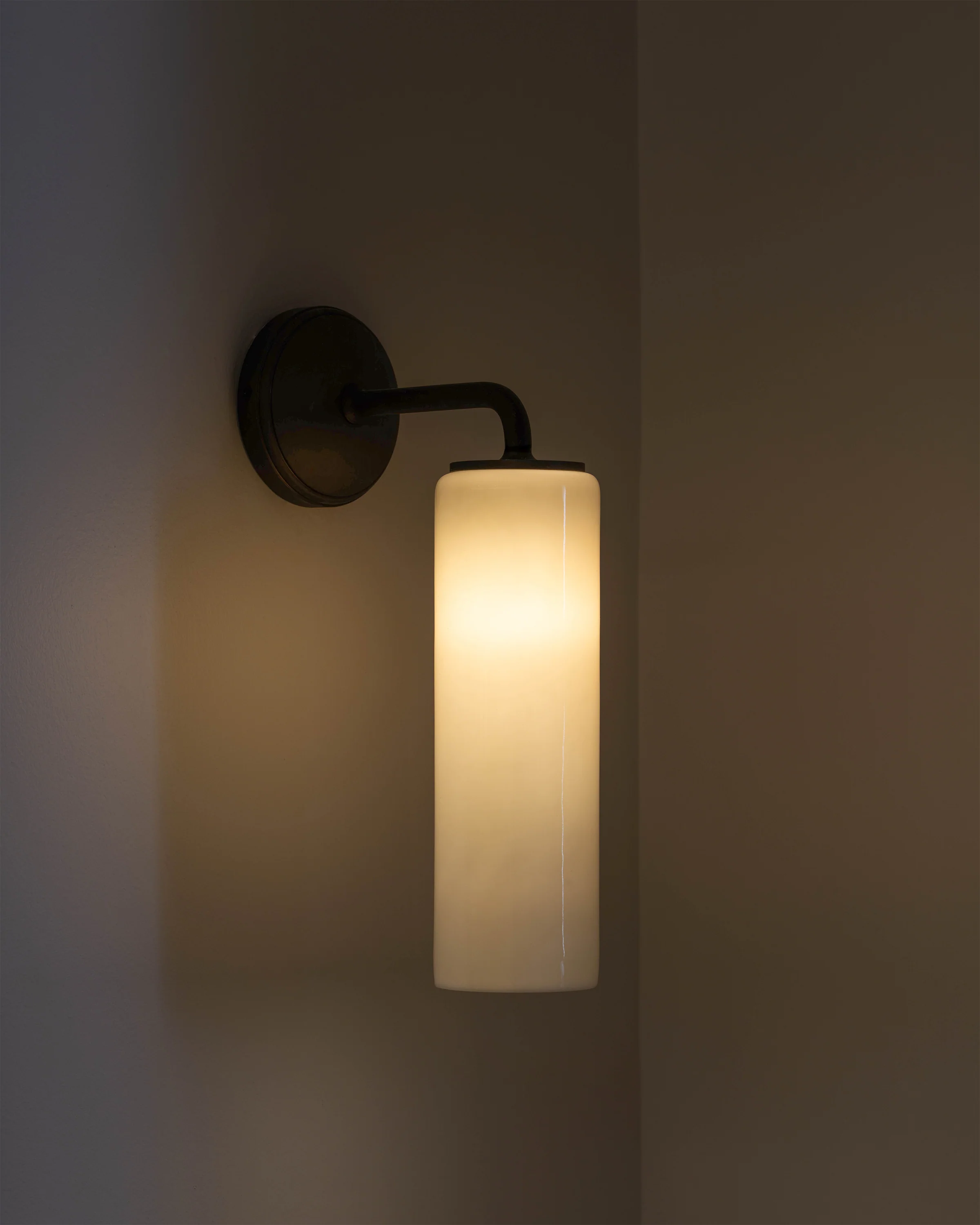 Claremont Small Wall Light Fine Porcelain - Bronze - Image 2