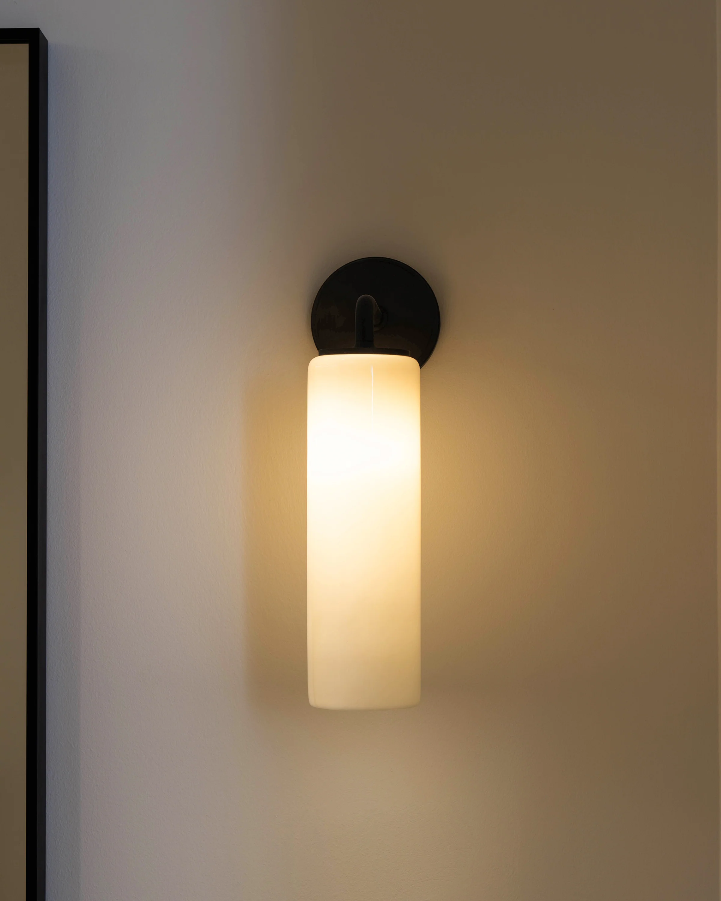 Claremont Small Wall Light Fine Porcelain - Bronze - Image 4