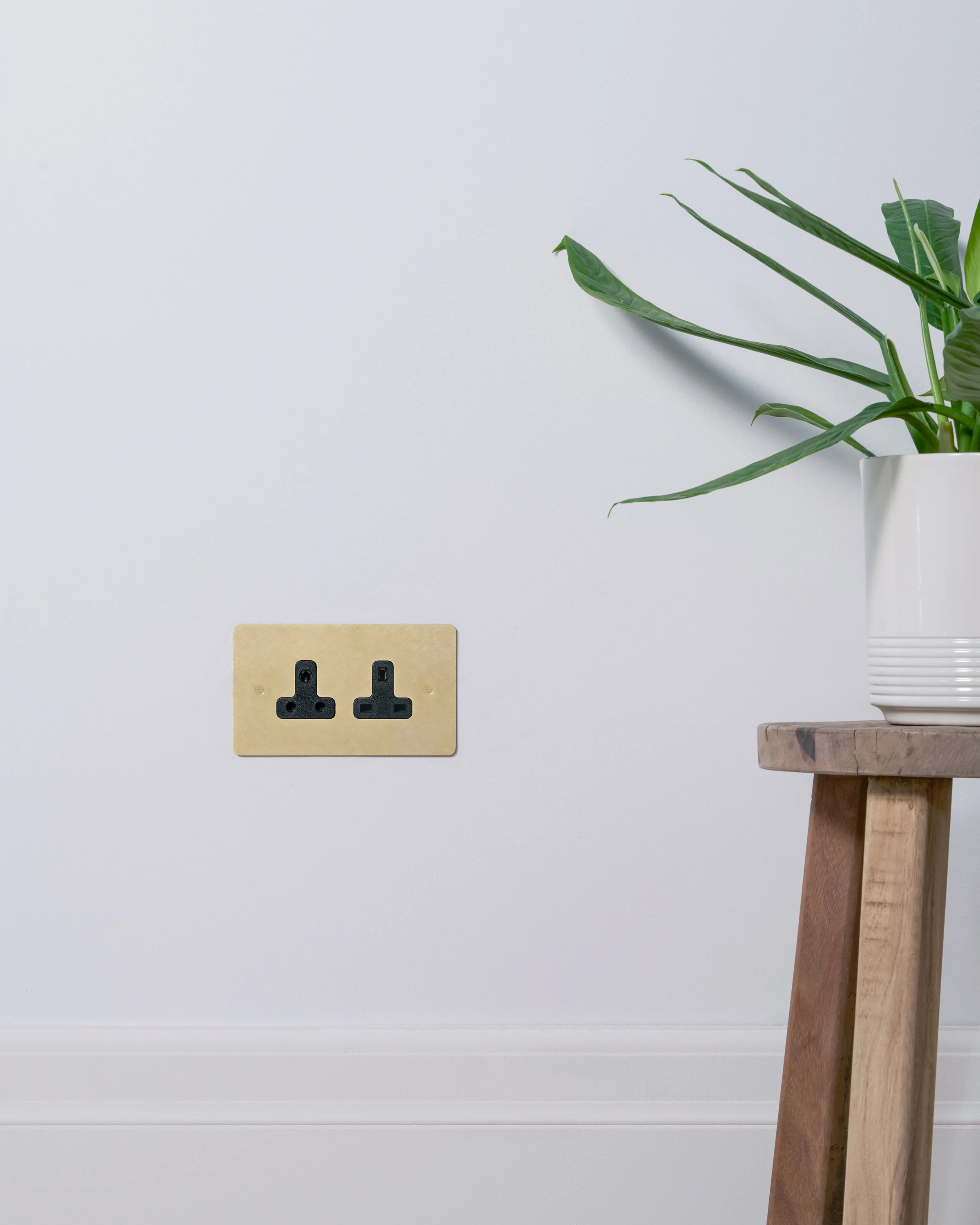 Double 13A & 5A Unswitched Socket - Antique Brass | Black - Image 3