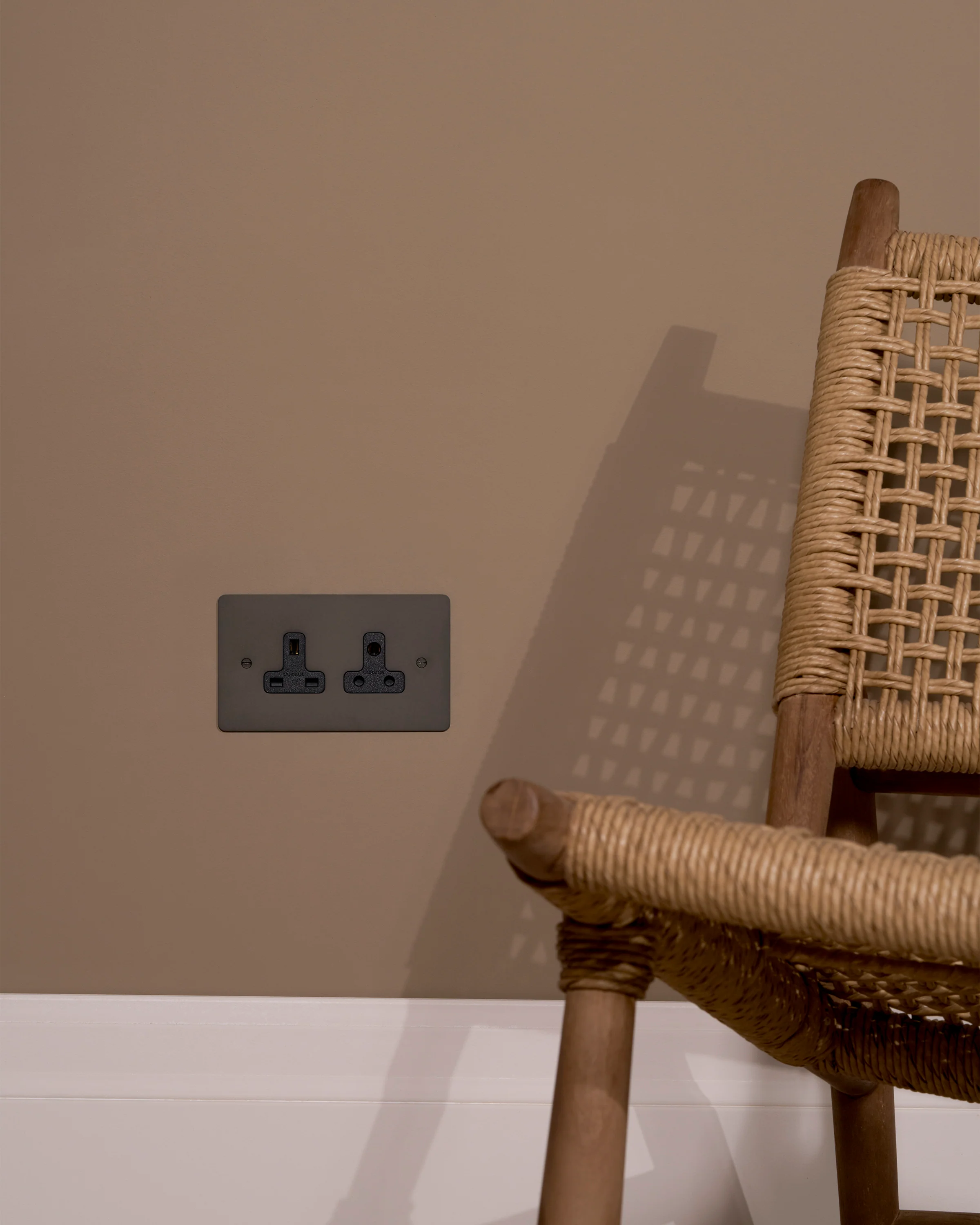 Double 13A & 5A Unswitched Socket - Bronze | Black - Image 3