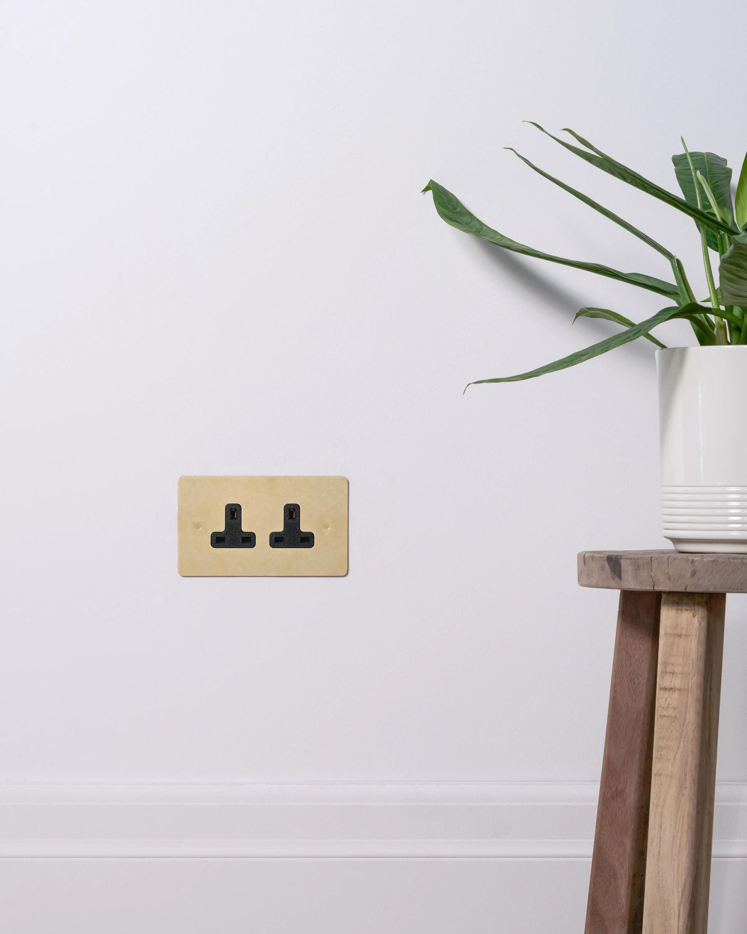 Double 2x 13A Unswitched Socket - Antique Brass | Black - Image 3