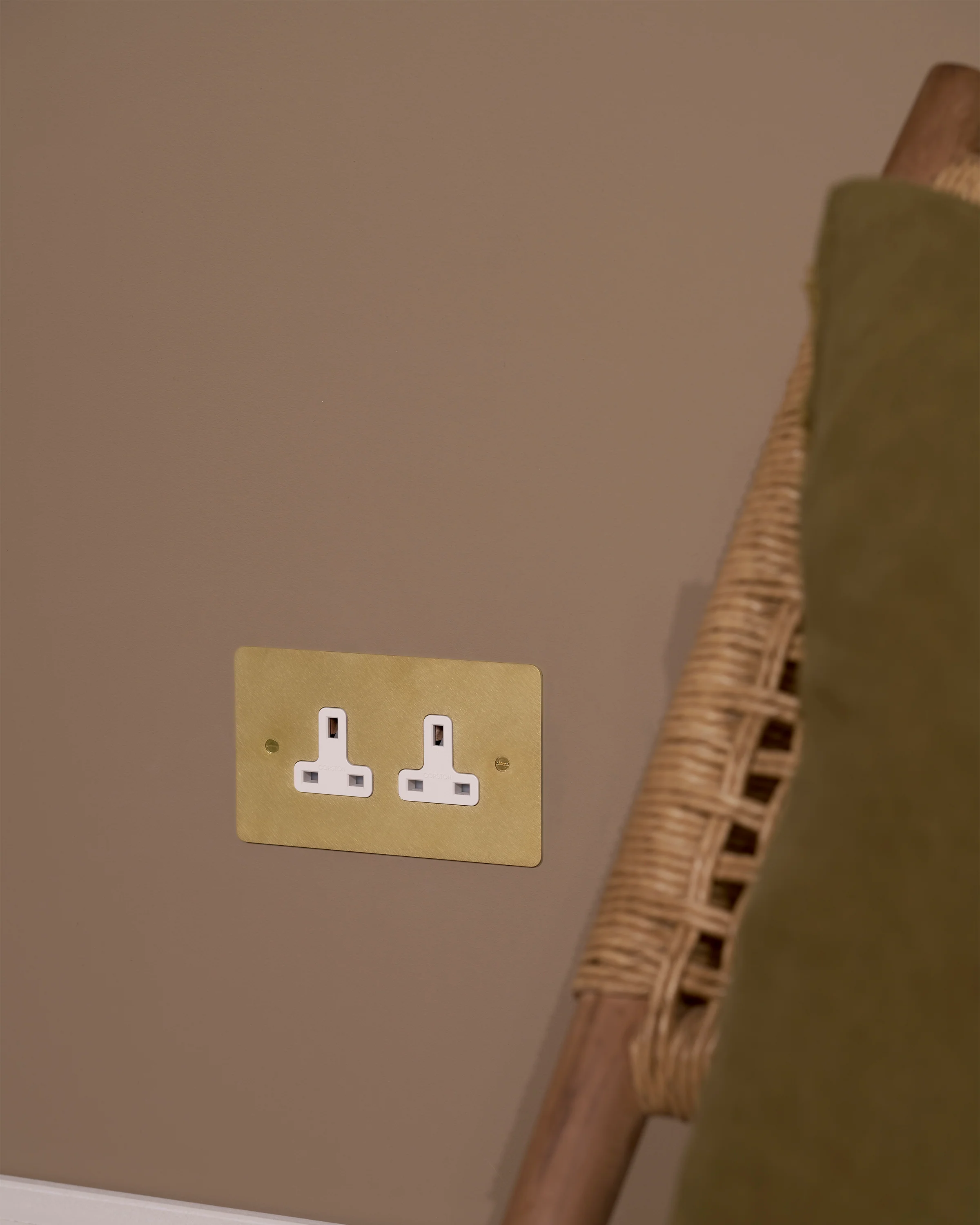Double 2x 13A Unswitched Socket - Antique Brass | White - Image 4