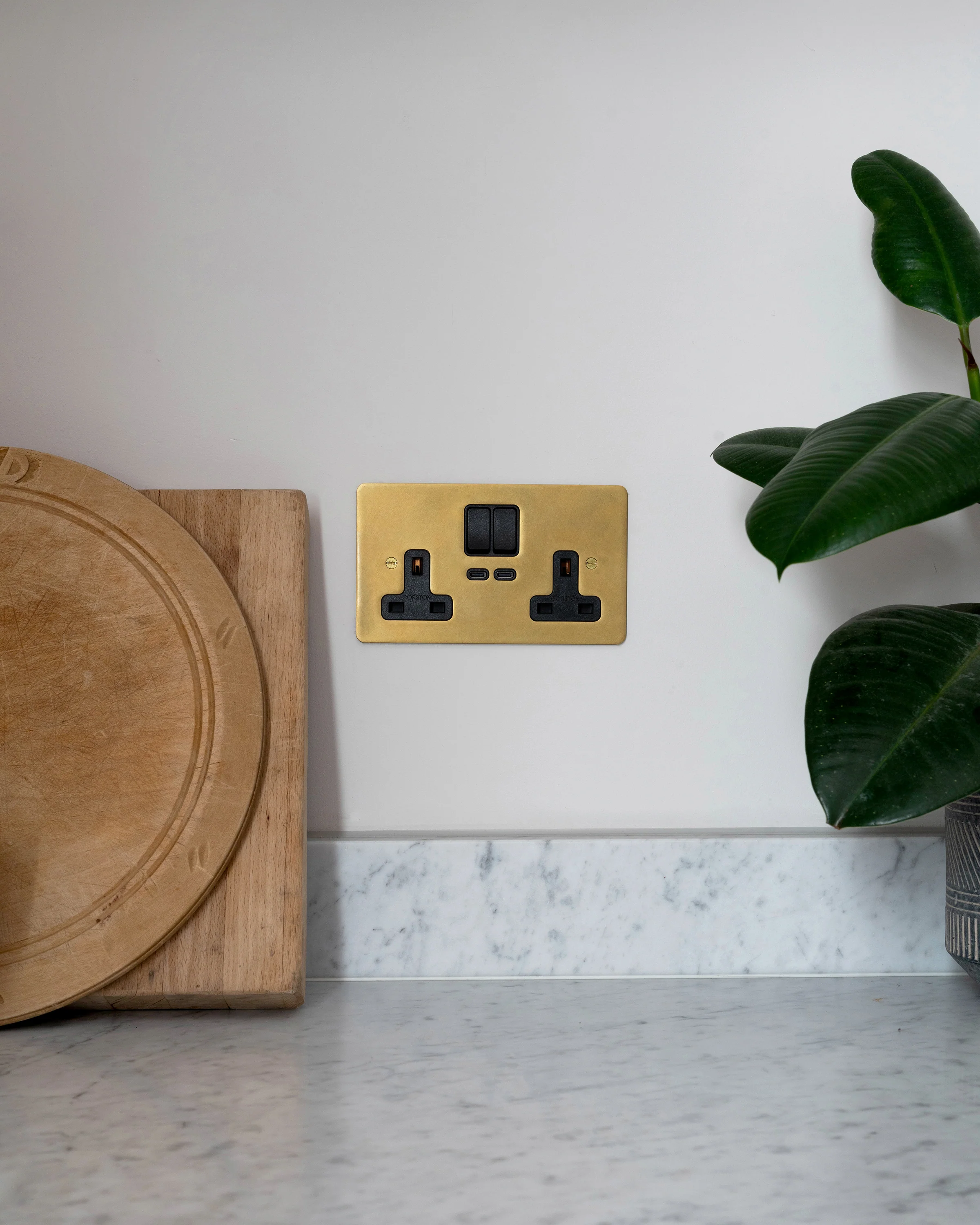 Double Socket & USB-C Fast Charge - Antique Brass | Black - Image 5