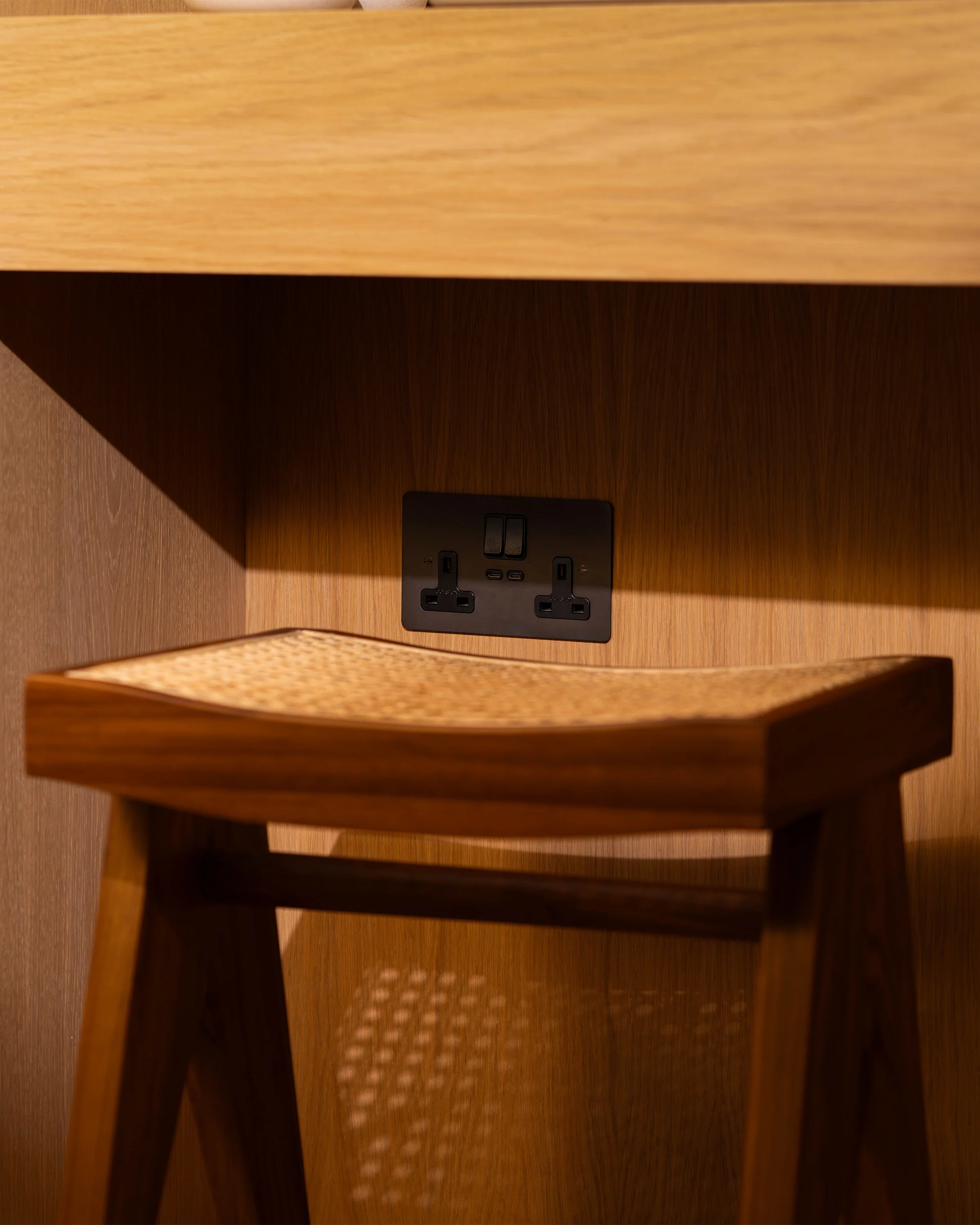 Double Socket & USB-C Fast Charge - Bronze | Black - Image 2