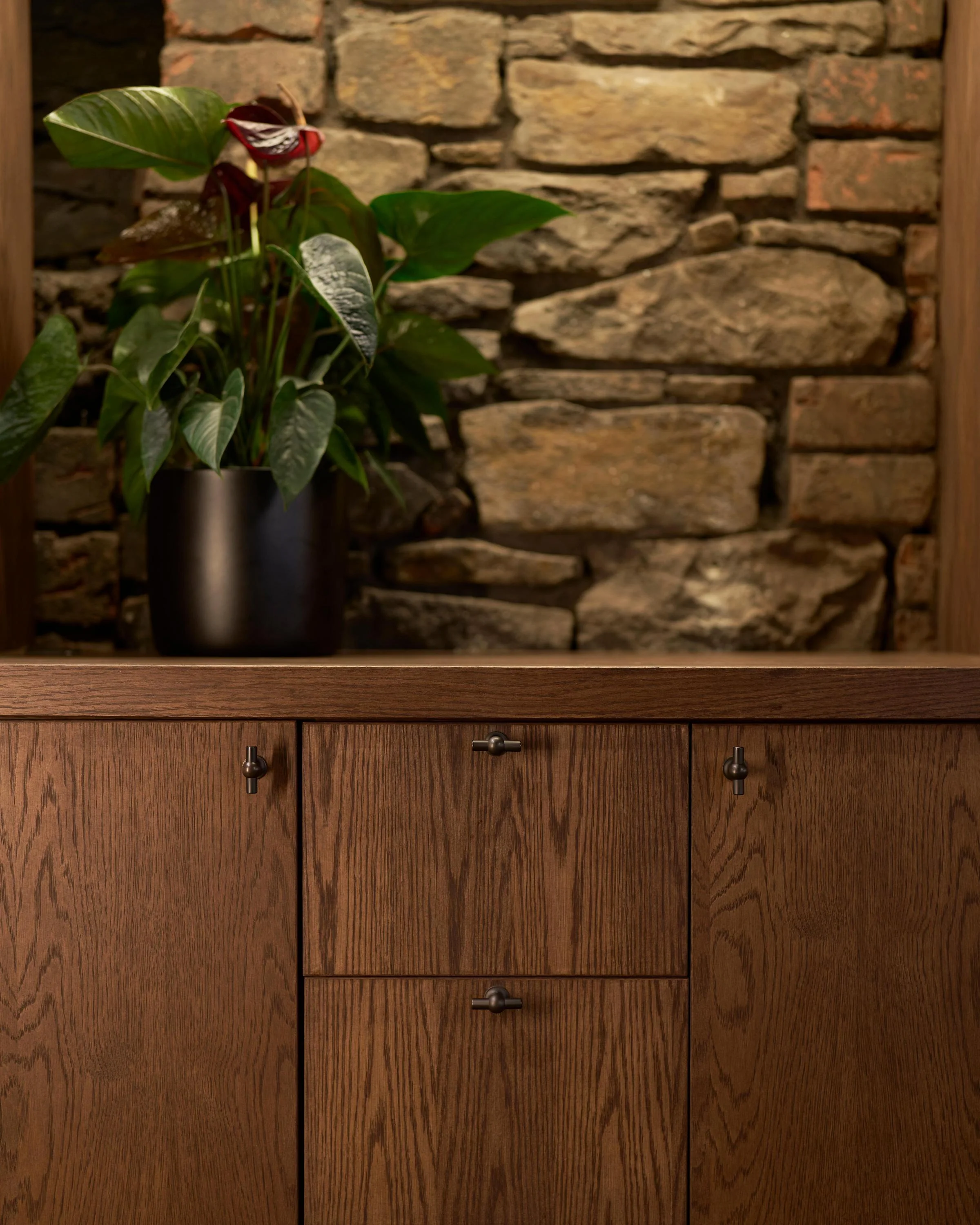Harper T-Bar Cabinet Handle Small - Bronze - Image 2