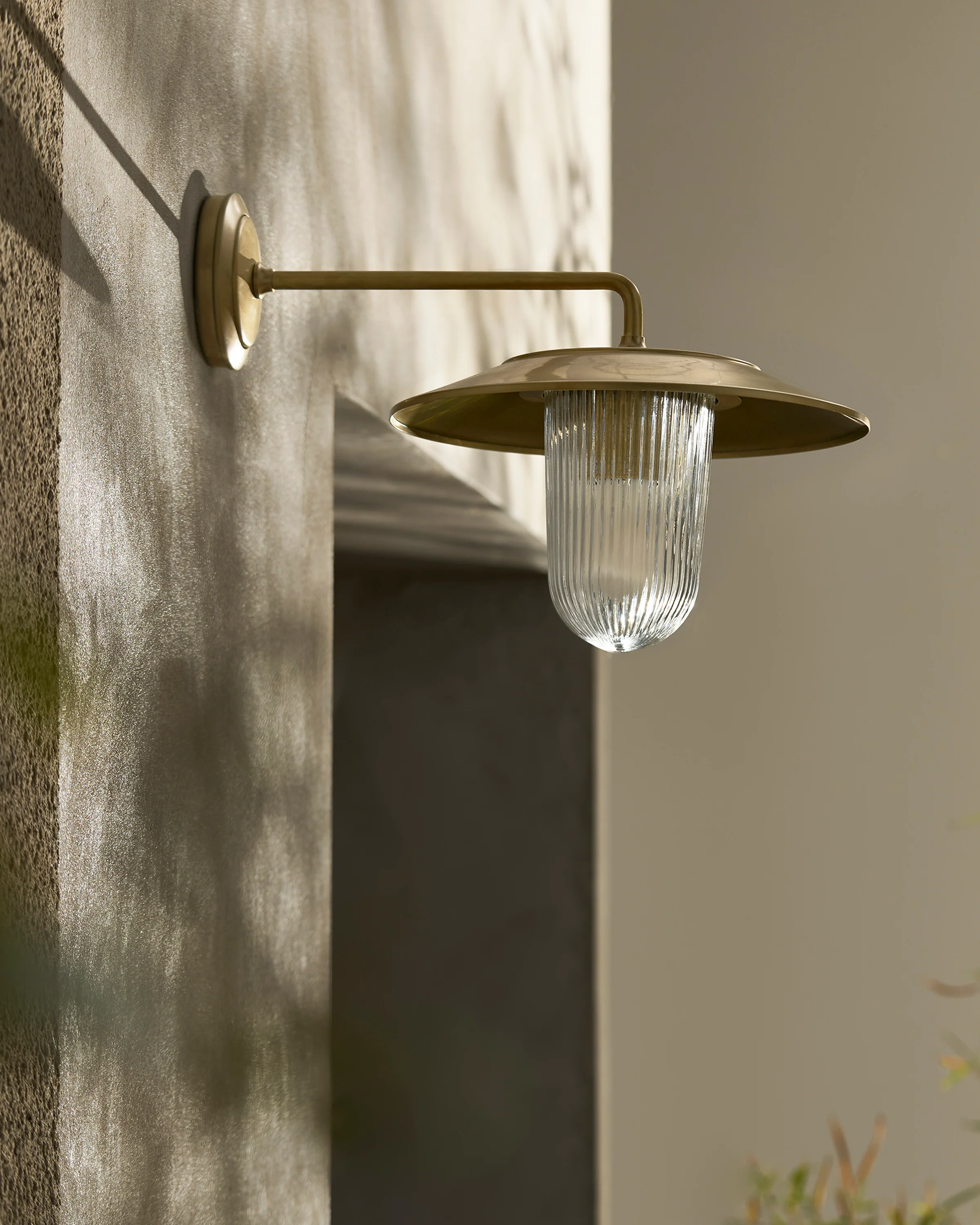 Kensington Wall Light Fluted Glass – Antique Brass - Image 4