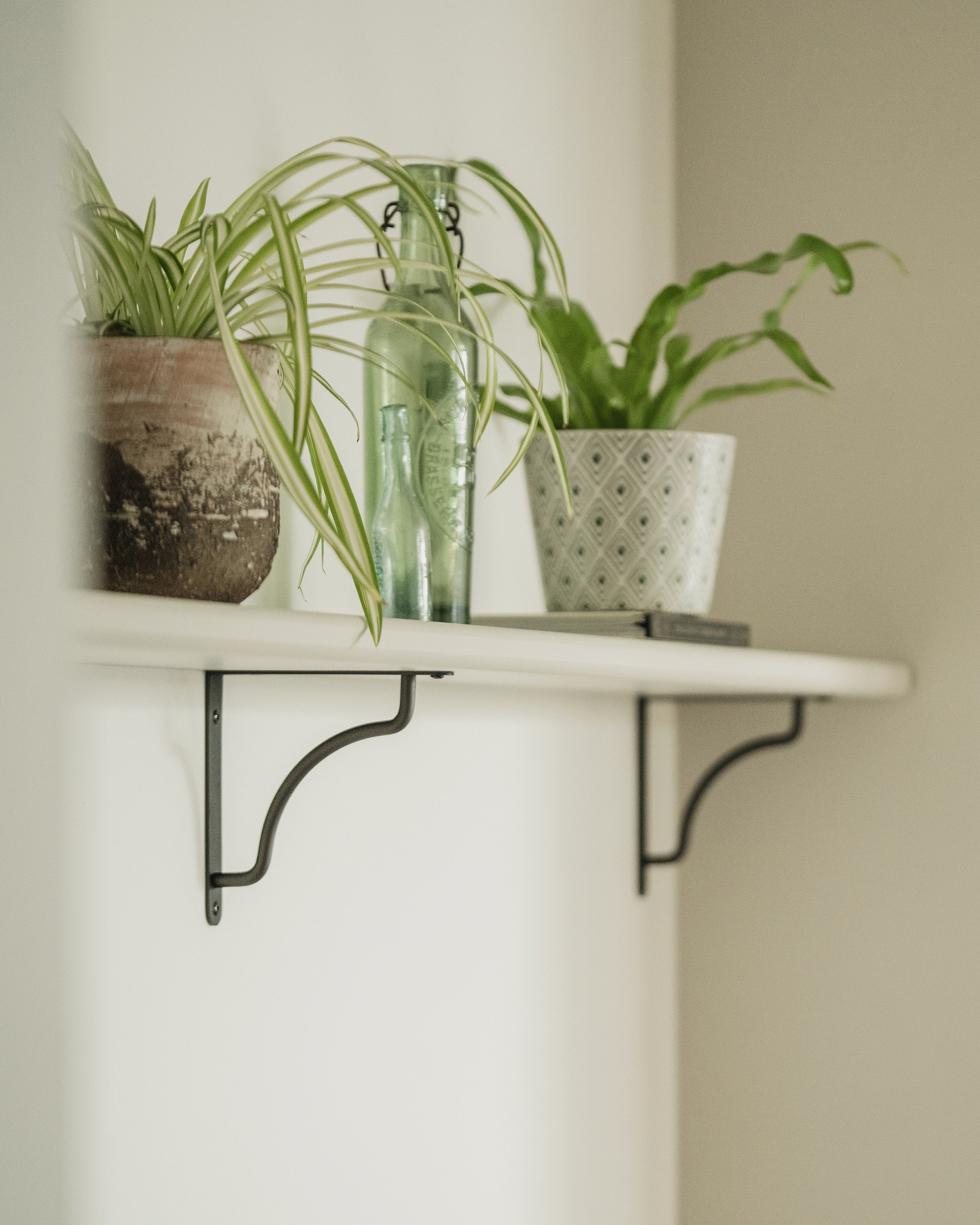 Kilburn Shelf Bracket 150mm - Bronze - Image 3