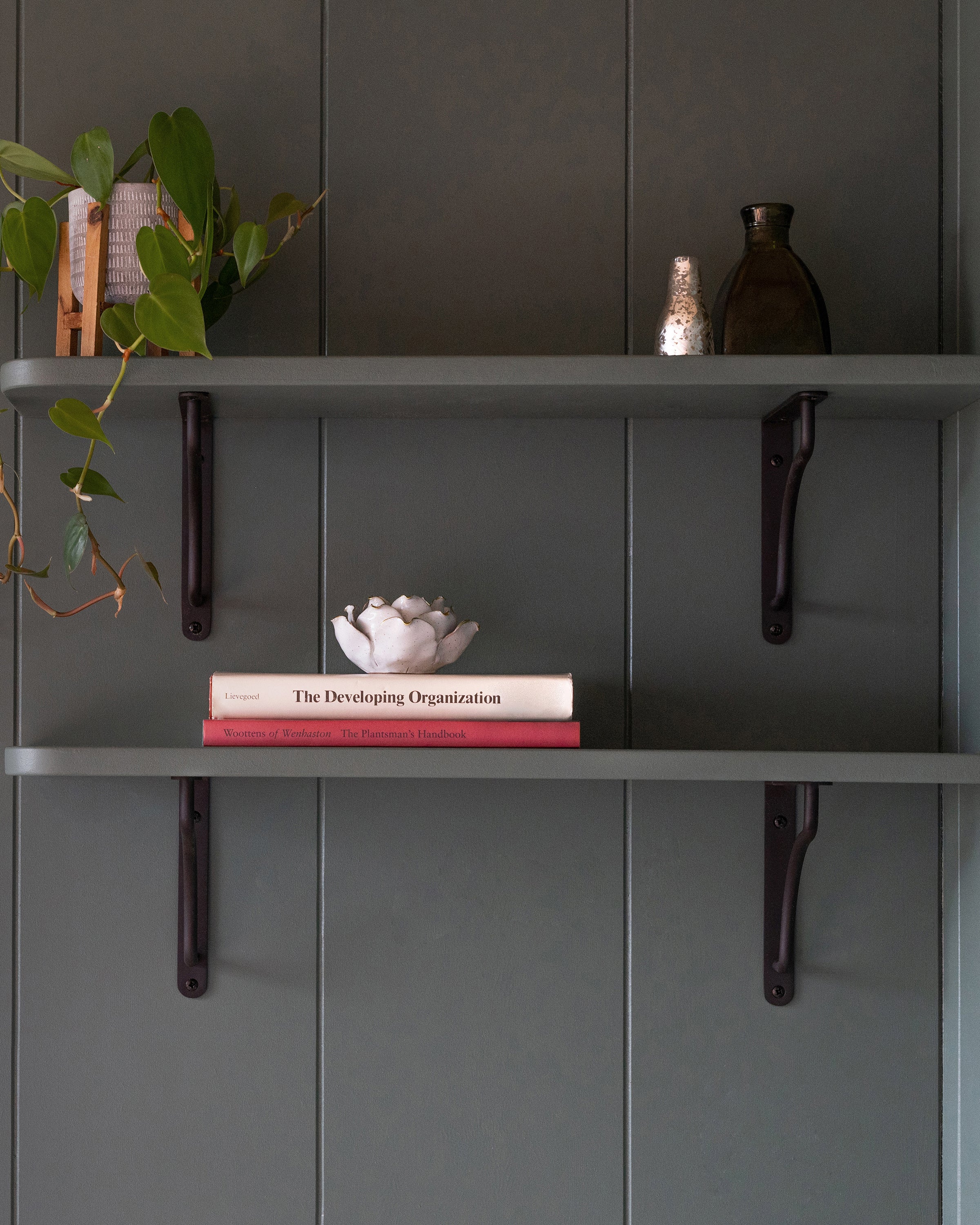 Kilburn Shelf Bracket 200mm - Bronze - Image 2