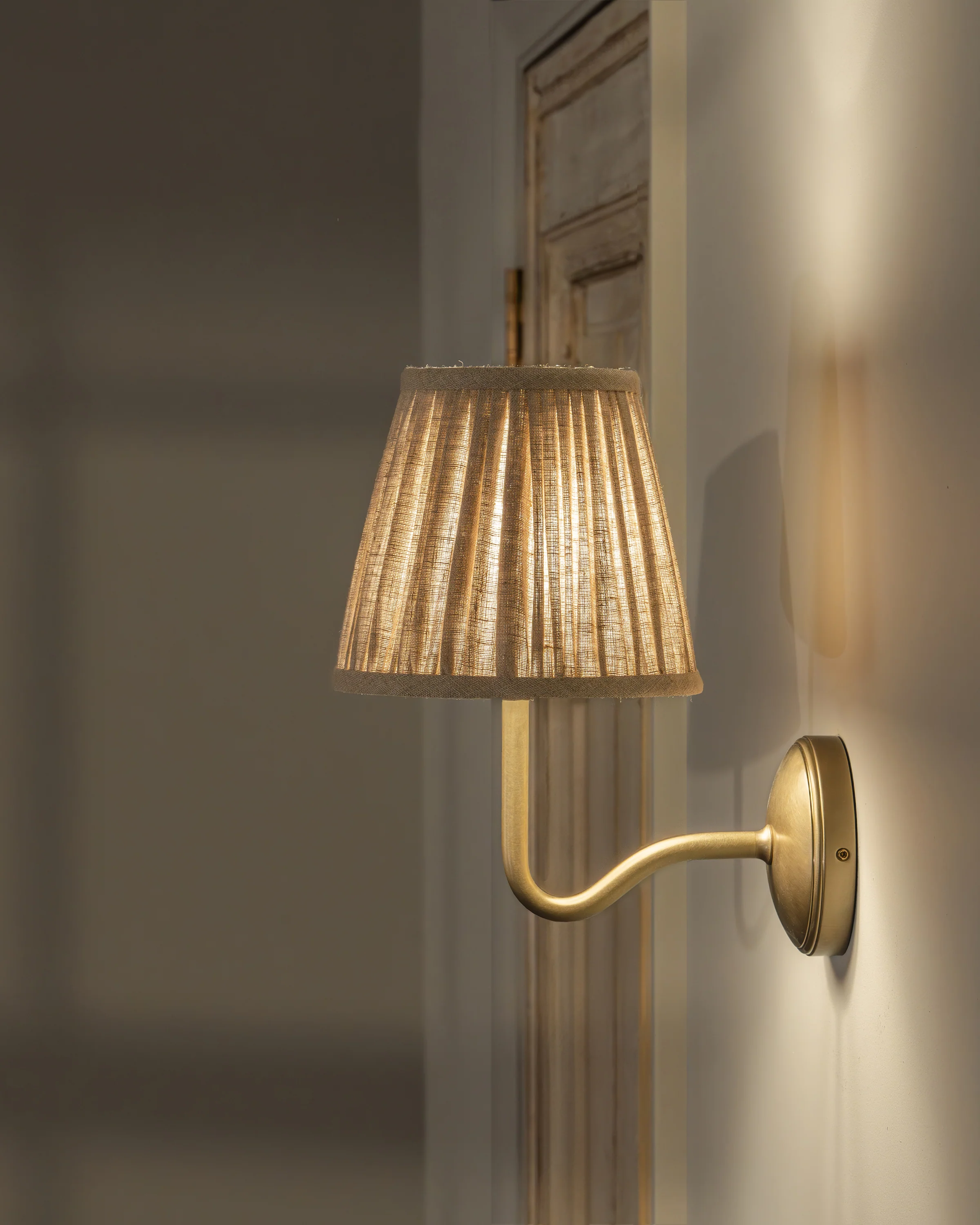 Malvern Medium Wall Light Natural Beige - Antique Brass - Image 3