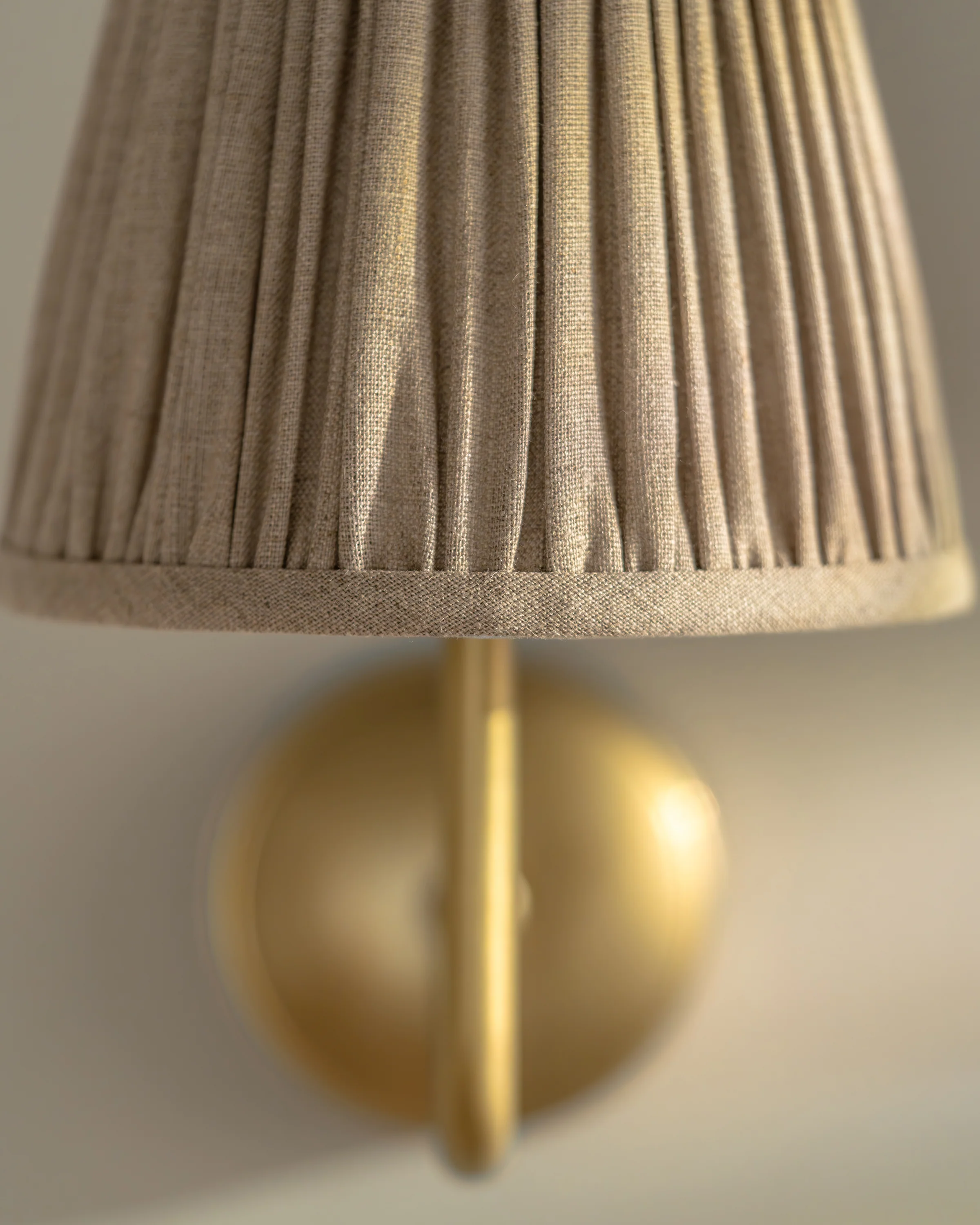 Malvern Medium Wall Light Natural Beige - Antique Brass - Image 5