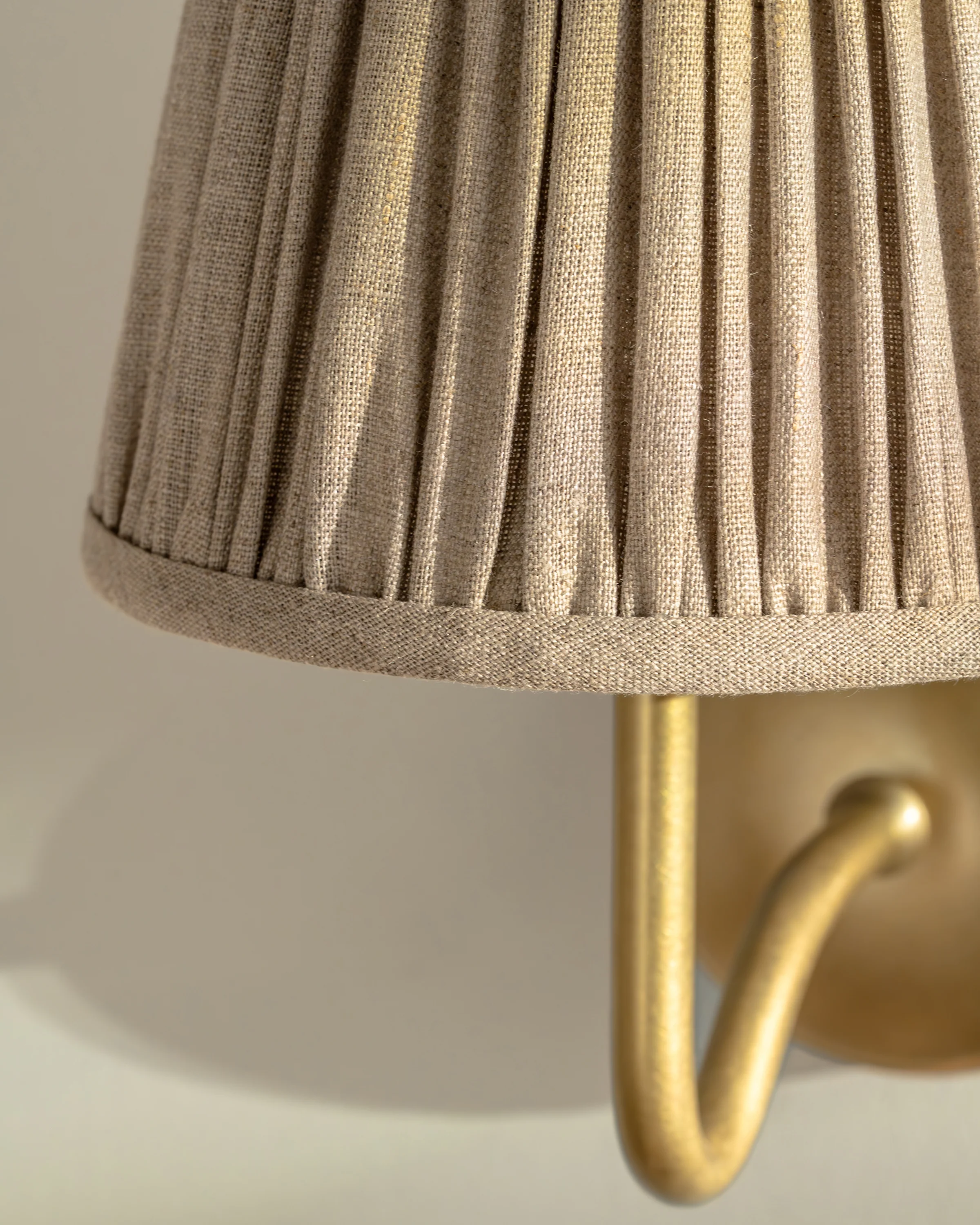 Malvern Medium Wall Light Natural Beige - Antique Brass - Image 6