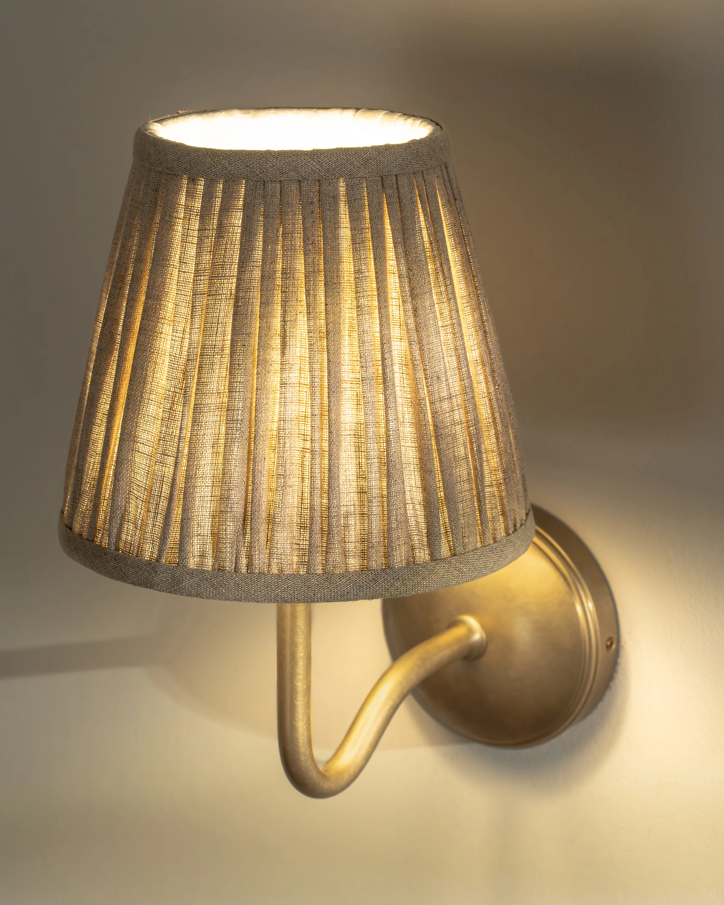 Malvern Medium Wall Light Natural Beige - Antique Brass - Image 8