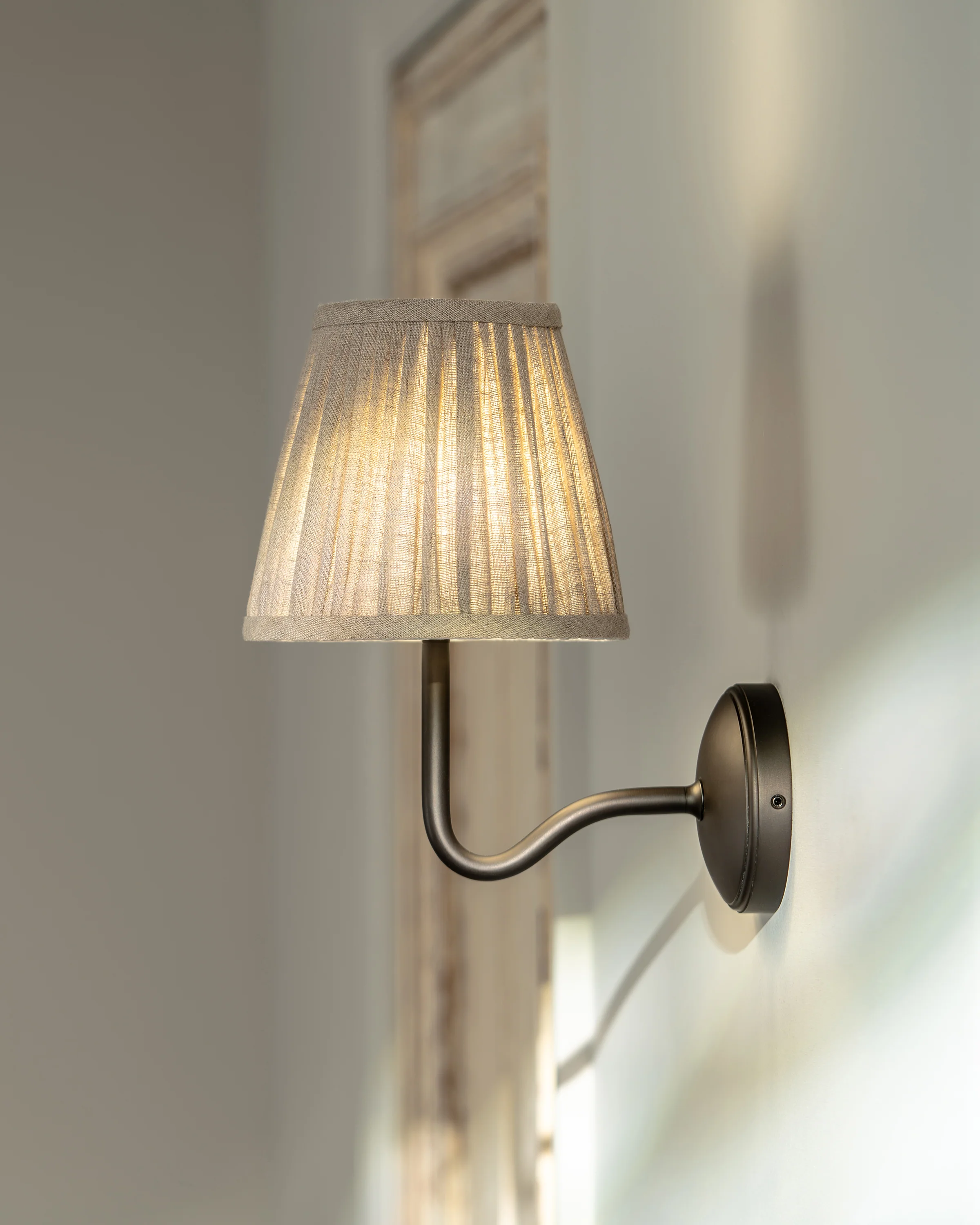 Malvern Medium Wall Light Natural Beige - Bronze - Image 3