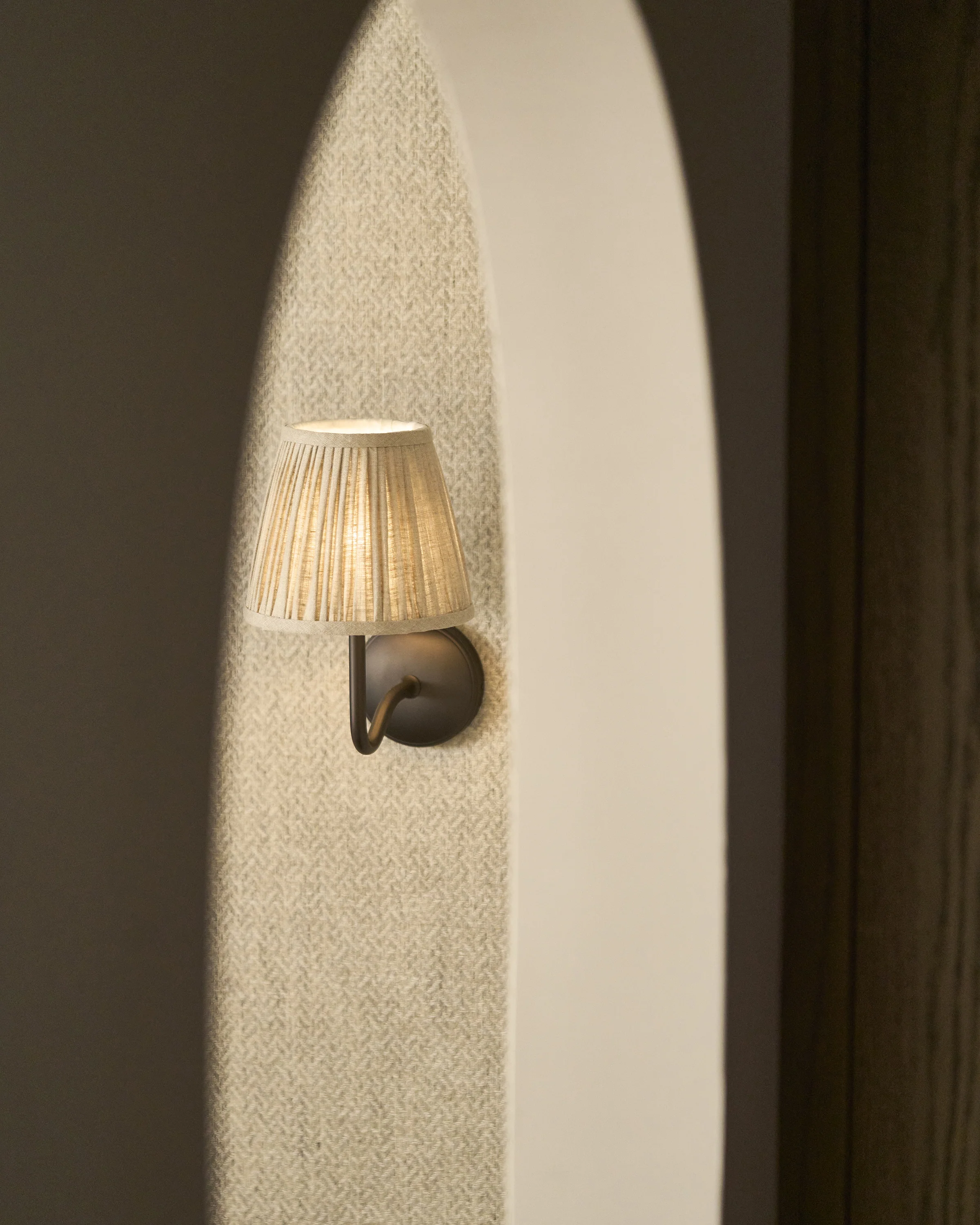 Malvern Medium Wall Light Natural Beige - Bronze - Image 4