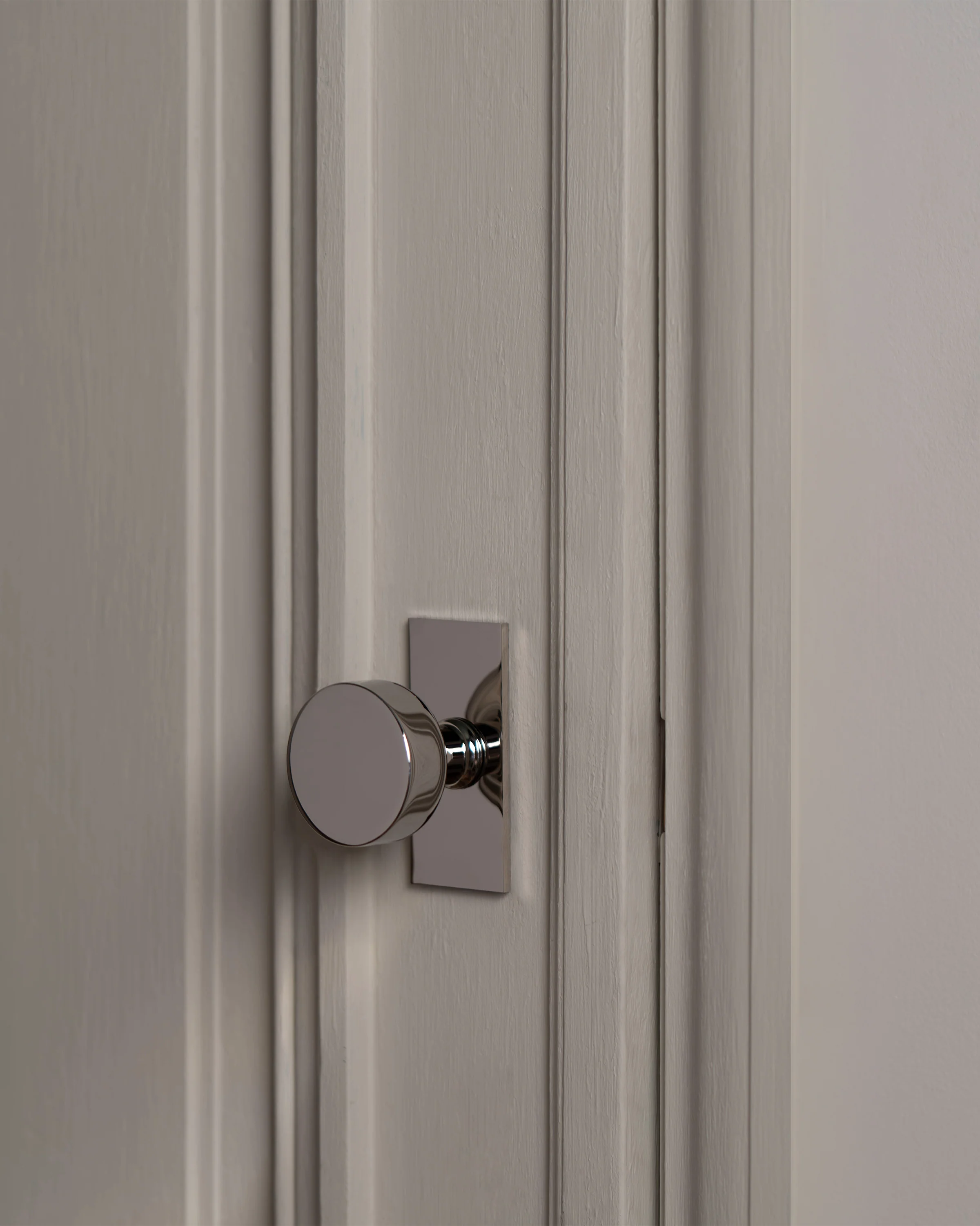 Onslow Short Plate Sprung Door Knob - Polished Nickel - Image 3