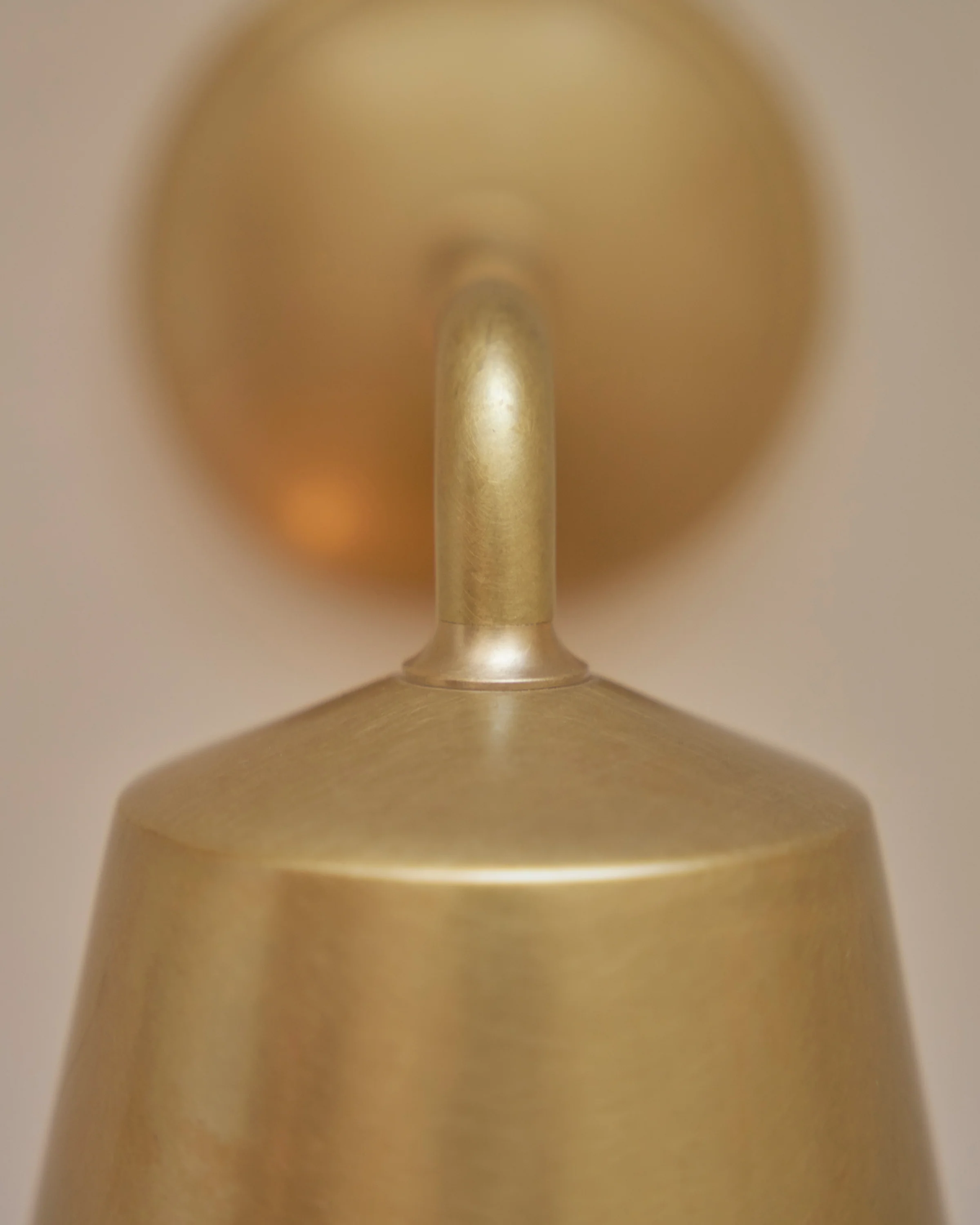 Richmond Medium Wall Light - Antique Brass - Image 4
