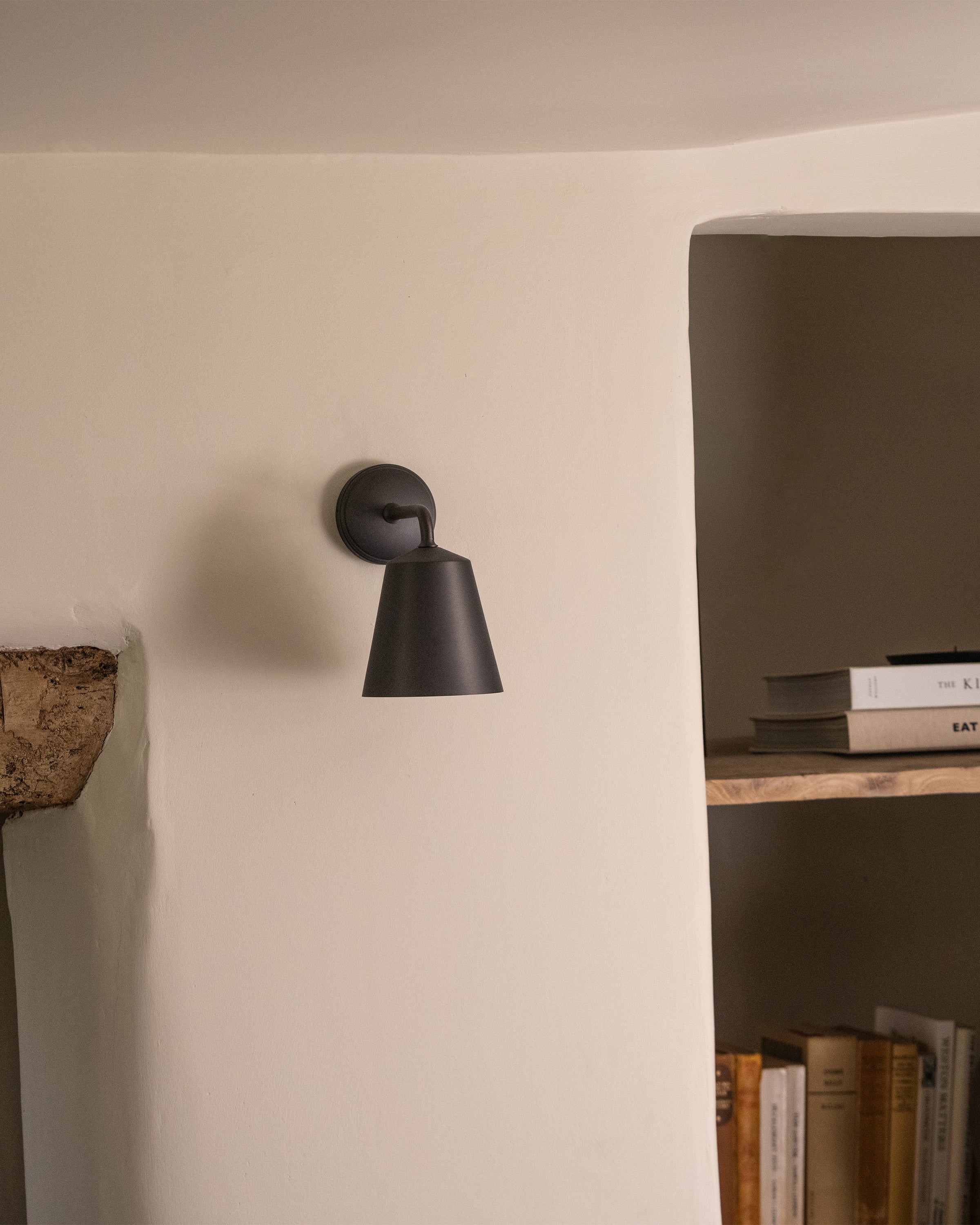 Richmond Medium Wall Light - Bronze - Image 2