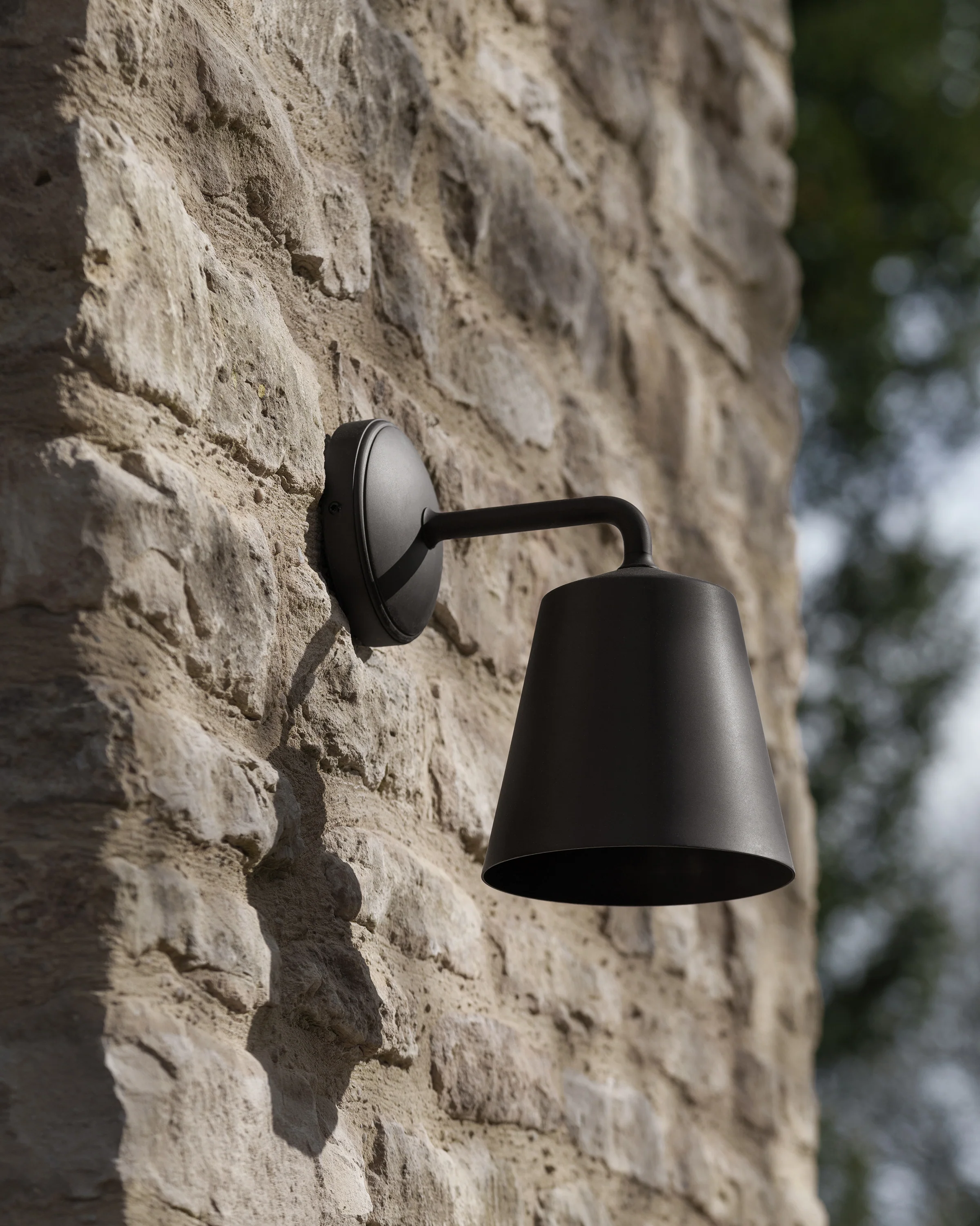 Richmond Medium Wall Light - Bronze - Image 3