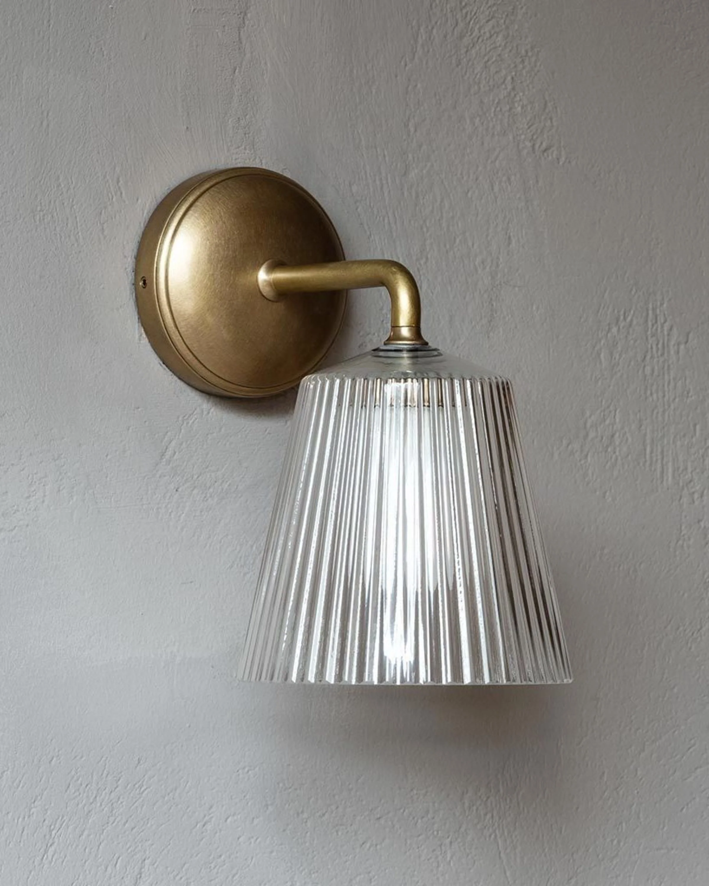 Richmond Medium Wall Light Fluted Glass - Antique Brass - Image 5