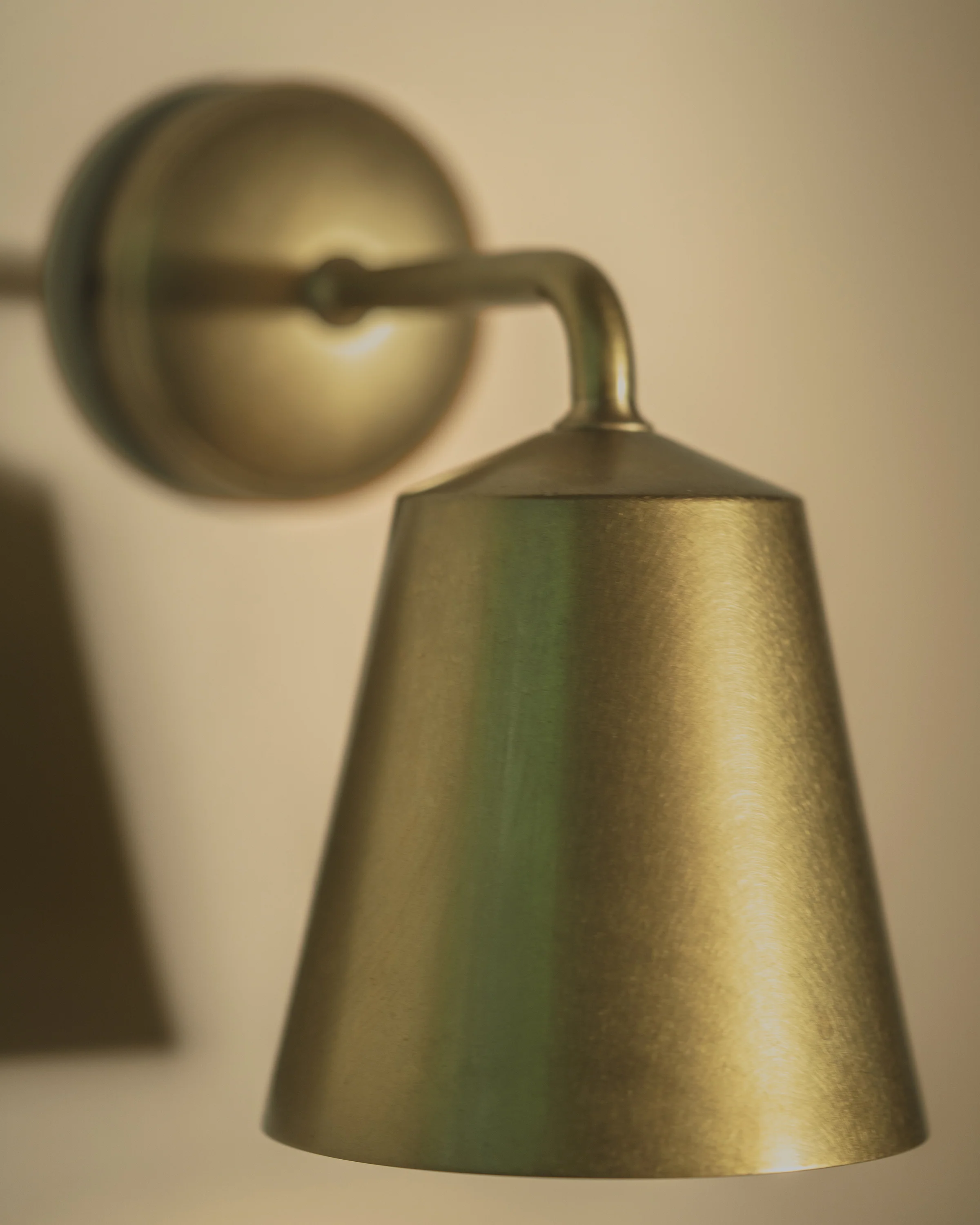 Richmond Small Wall Light - Antique Brass - Image 2