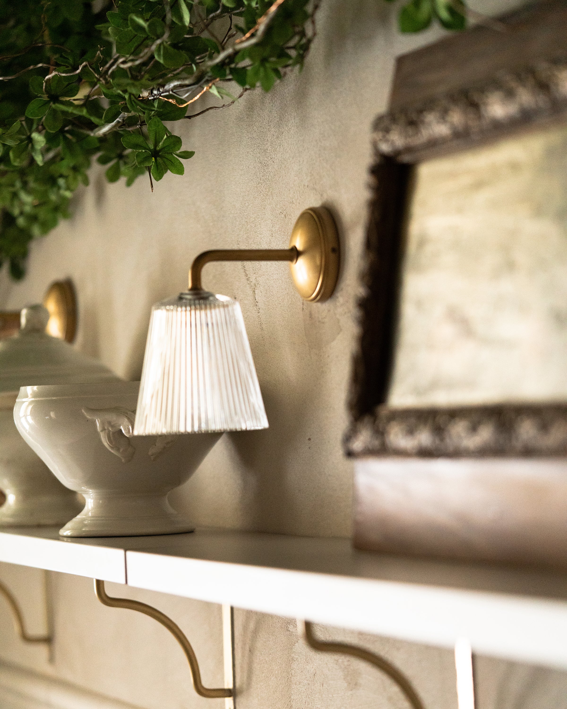 Richmond Small Wall Light Fluted Glass - Antique Brass - Image 2