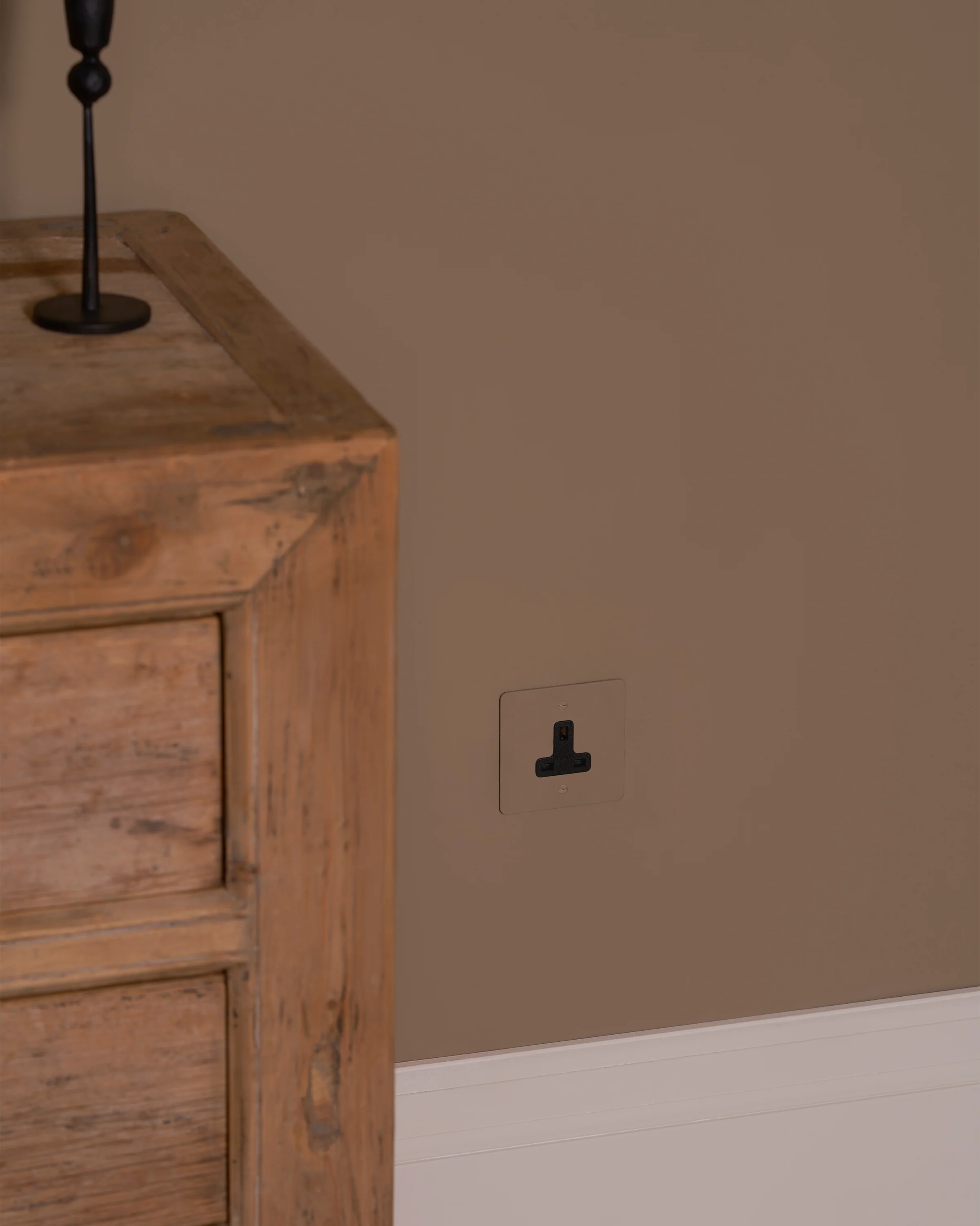 Single 13A Unswitched Socket - Paintable | Black - Image 3
