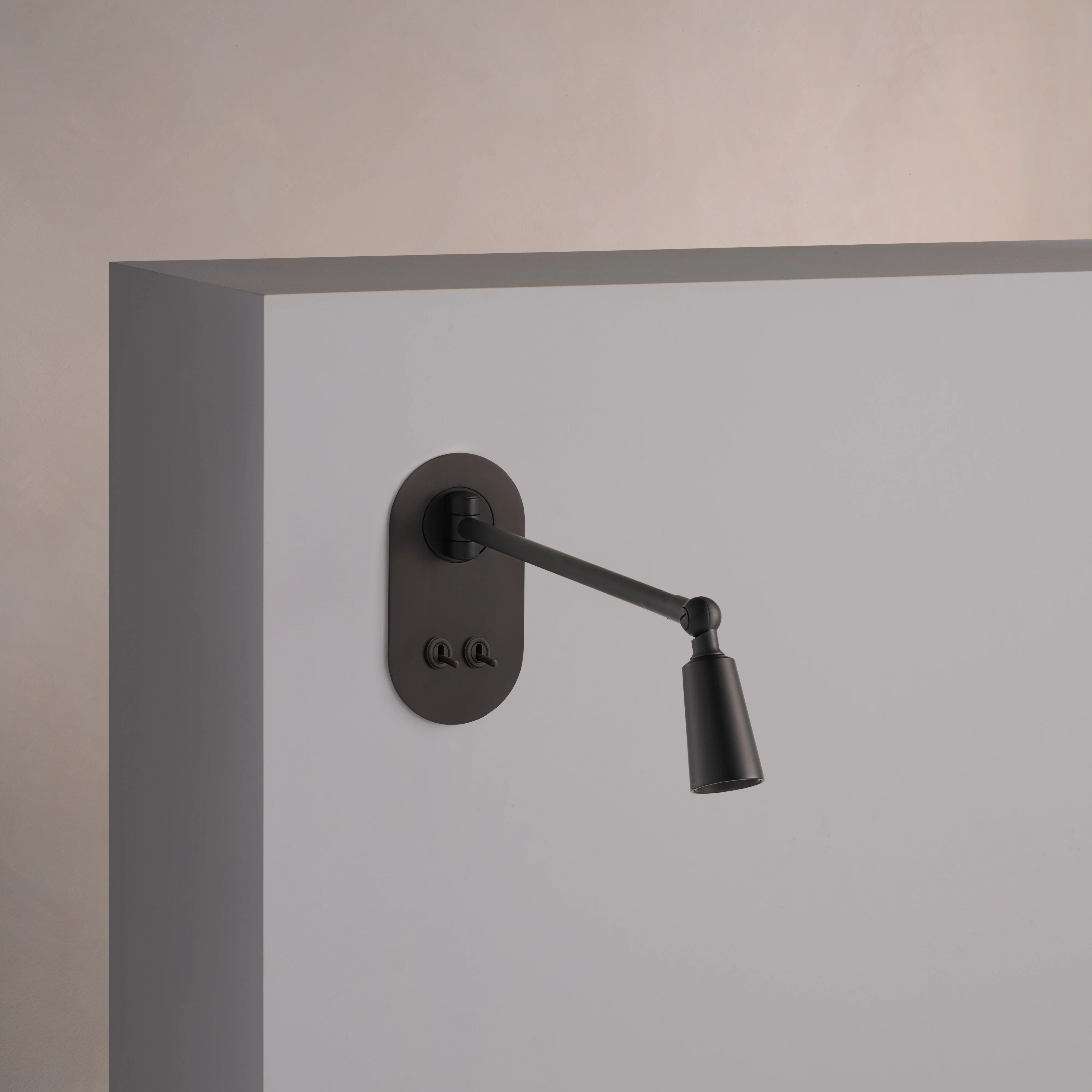 Sloane 2G Toggle Switch Reading Light - Bronze