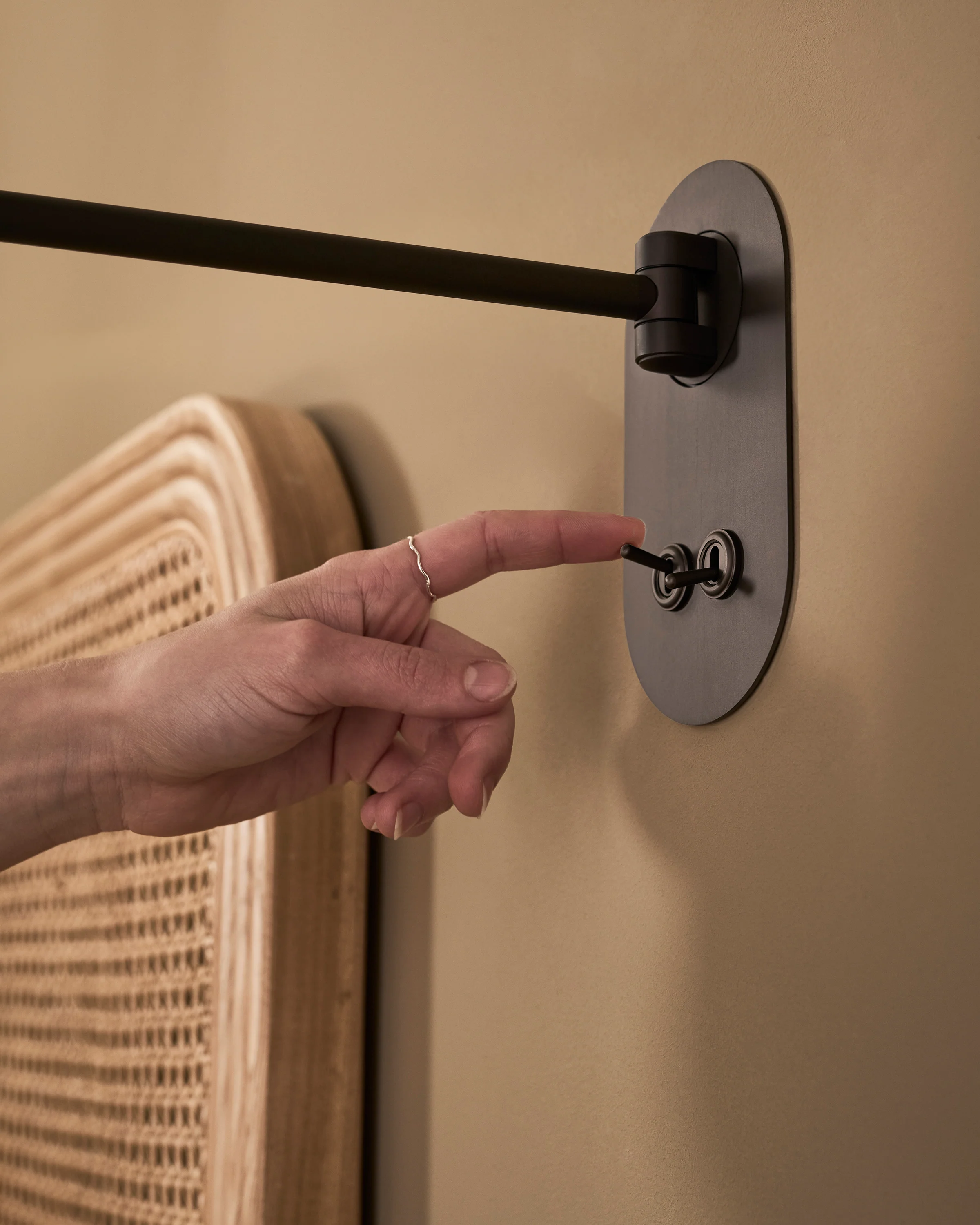 Sloane 2G Toggle Switch Reading Light - Bronze - Image 6