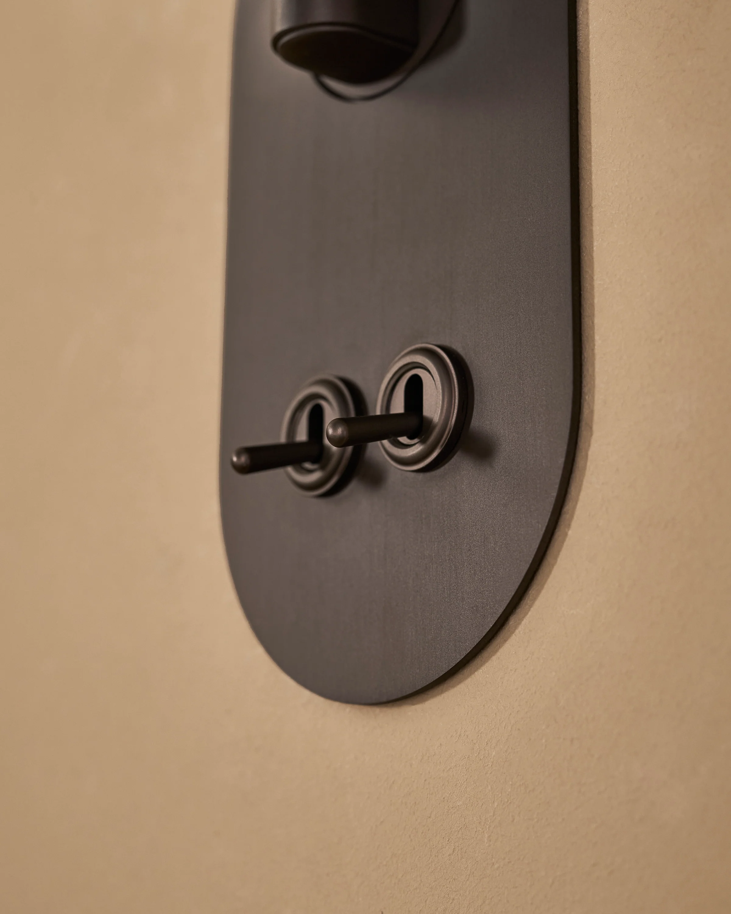 Sloane 2G Toggle Switch Reading Light - Bronze - Image 7